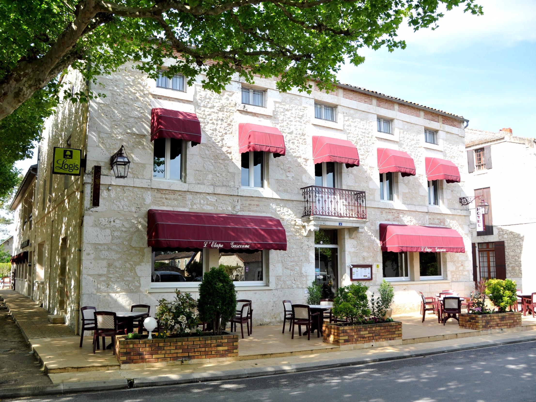 //medias.logishotels.com/property-images/1058/facade/retro/grand/hotel-l-etape-gasconne-facade-allemans-du-dropt-953502.jpg