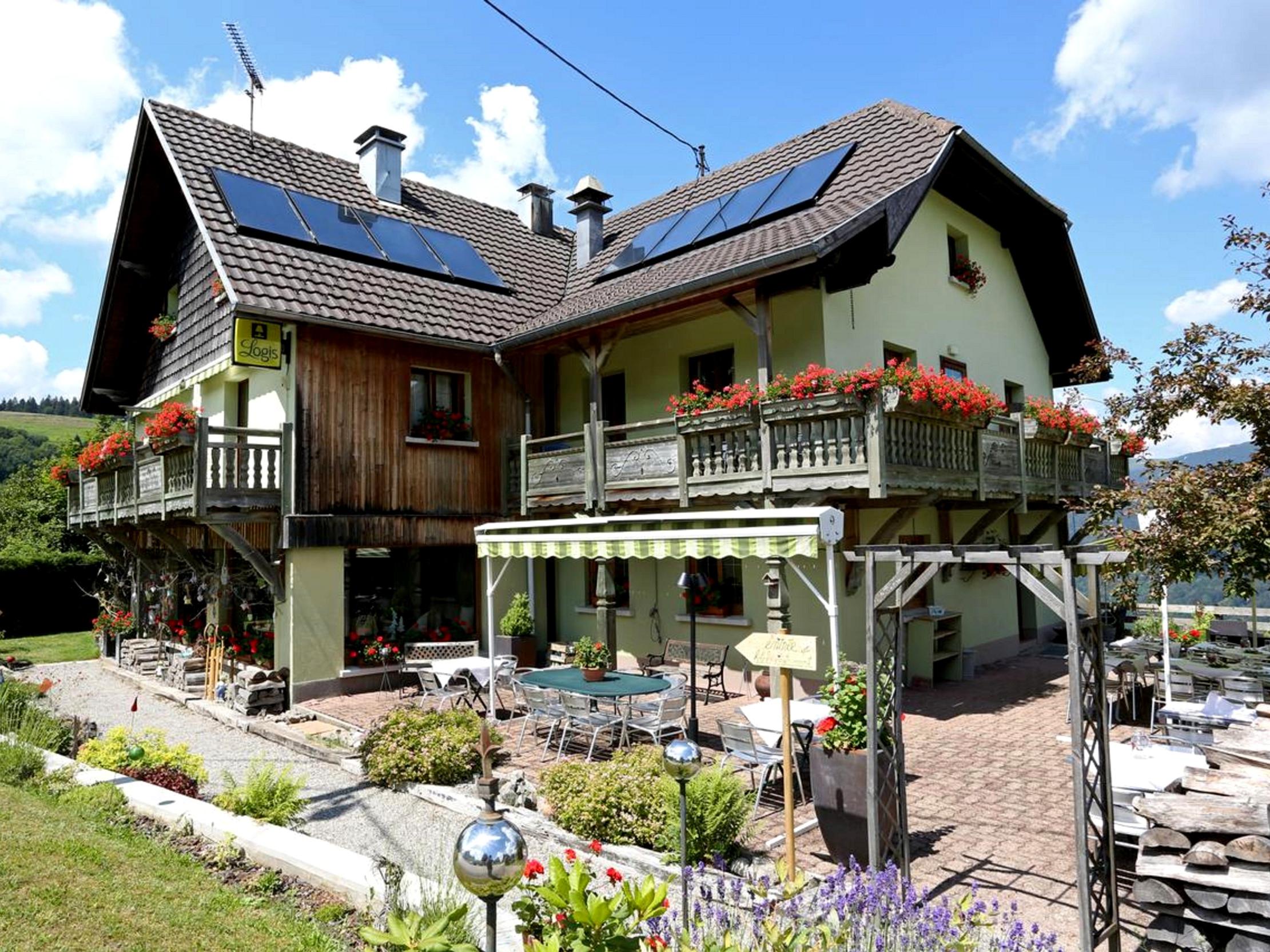 //medias.logishotels.com/property-images/1166/facade/retro/grand/hotel-les-4-saisons-facade-kruth-829802.jpg