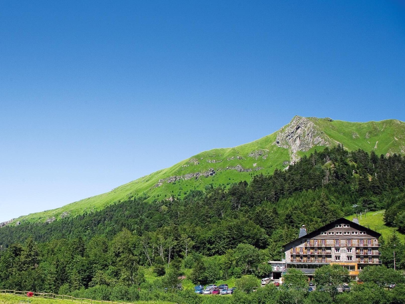 //medias.logishotels.com/property-images/1184/facade/retro/grand/hotel-du-puy-ferrand-facade-le-mont-dore-692392.jpg