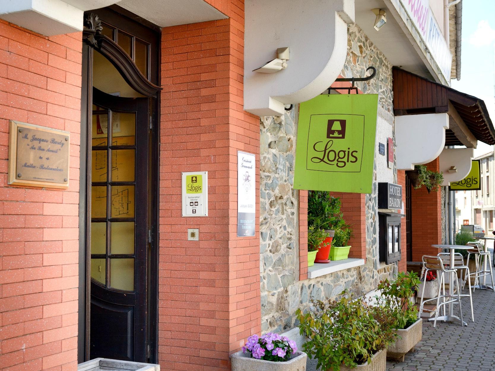 //medias.logishotels.com/property-images/1246/facade/retro/grand/hotel-au-bon-accueil-facade-alban-959850.jpg