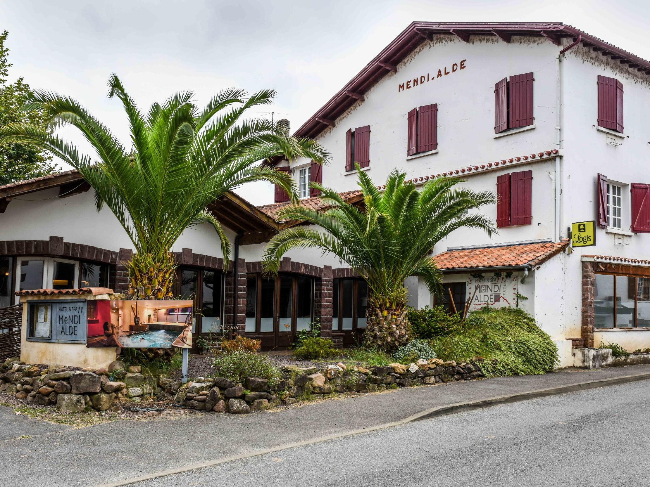 //medias.logishotels.com/property-images/1283/facade/retro/grand/hotel-mendi-alde-facade-osses-130235.jpg
