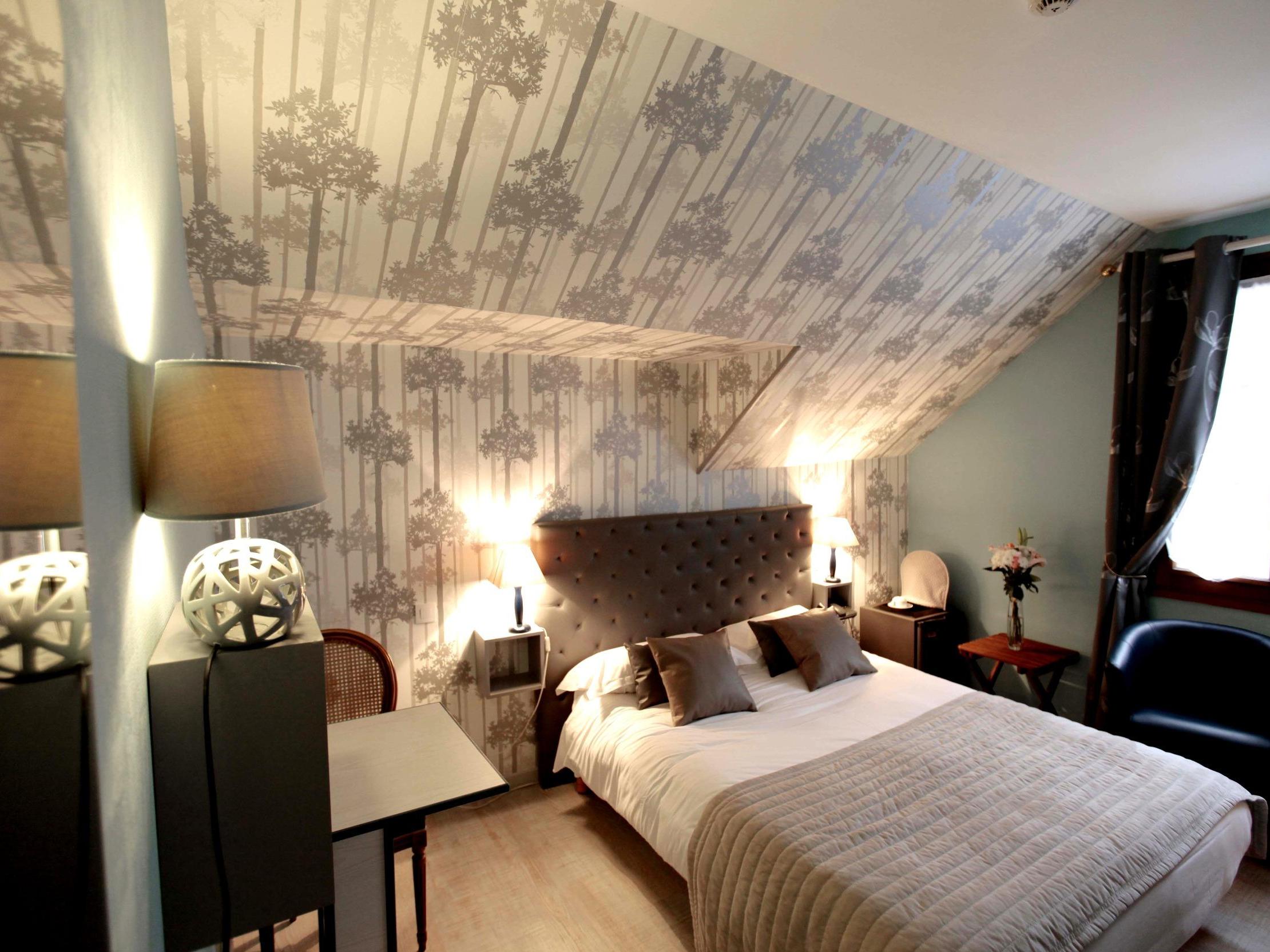 //medias.logishotels.com/property-images/1926/chambres/retro/grand/auberge-de-la-pomme-de-pin-chambres-senonches-781744.jpg