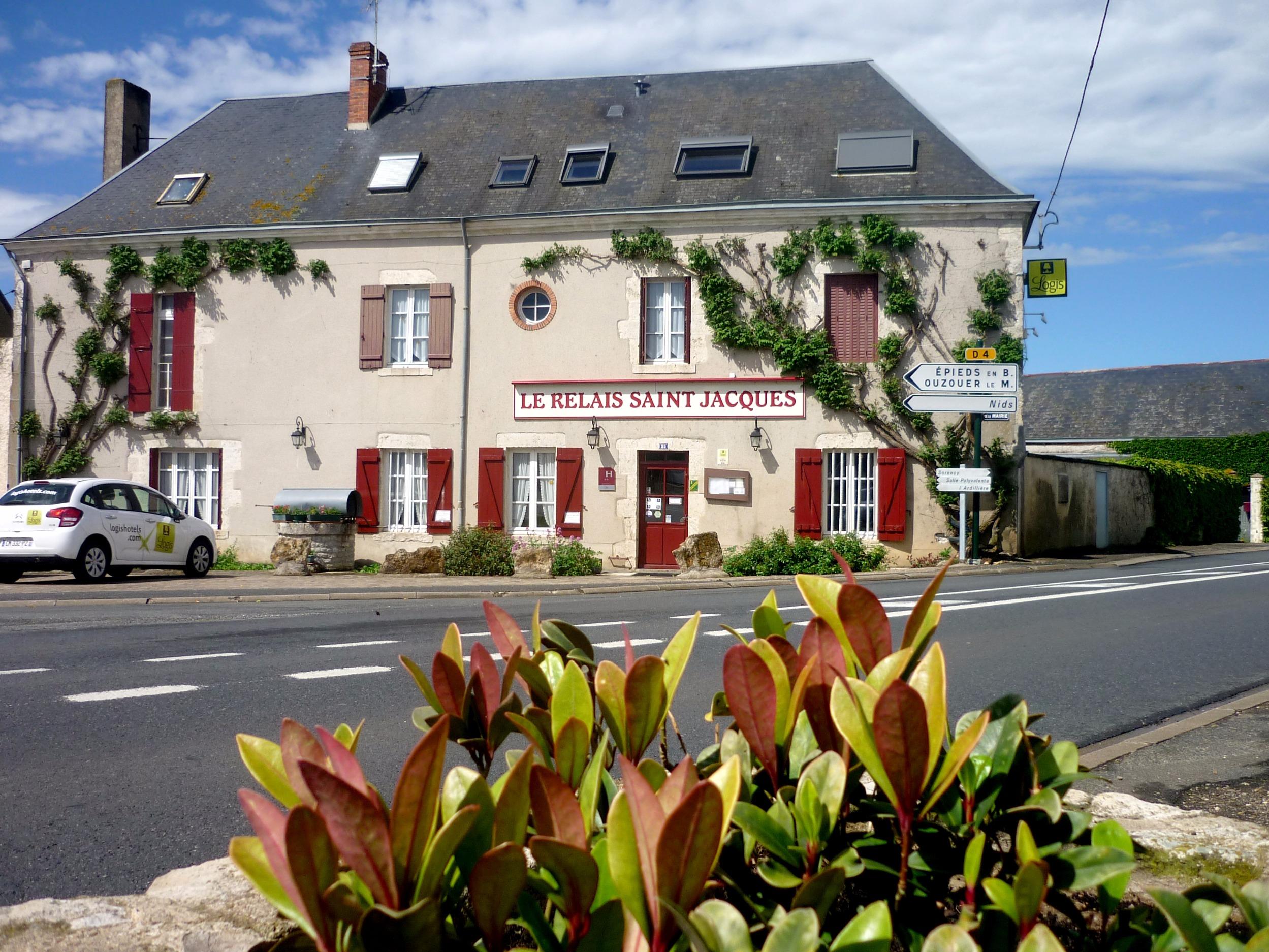 //medias.logishotels.com/property-images/1988/facade/retro/grand/relais-saint-jacques-facade-tournoisis-078297.jpg