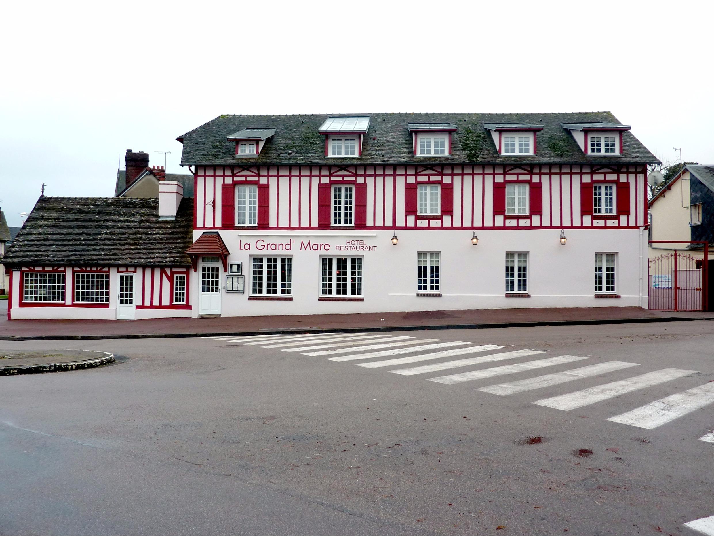 //medias.logishotels.com/property-images/209077/facade/retro/grand/hotel-la-grand-mare-facade-conches-en-ouche-673846.jpg
