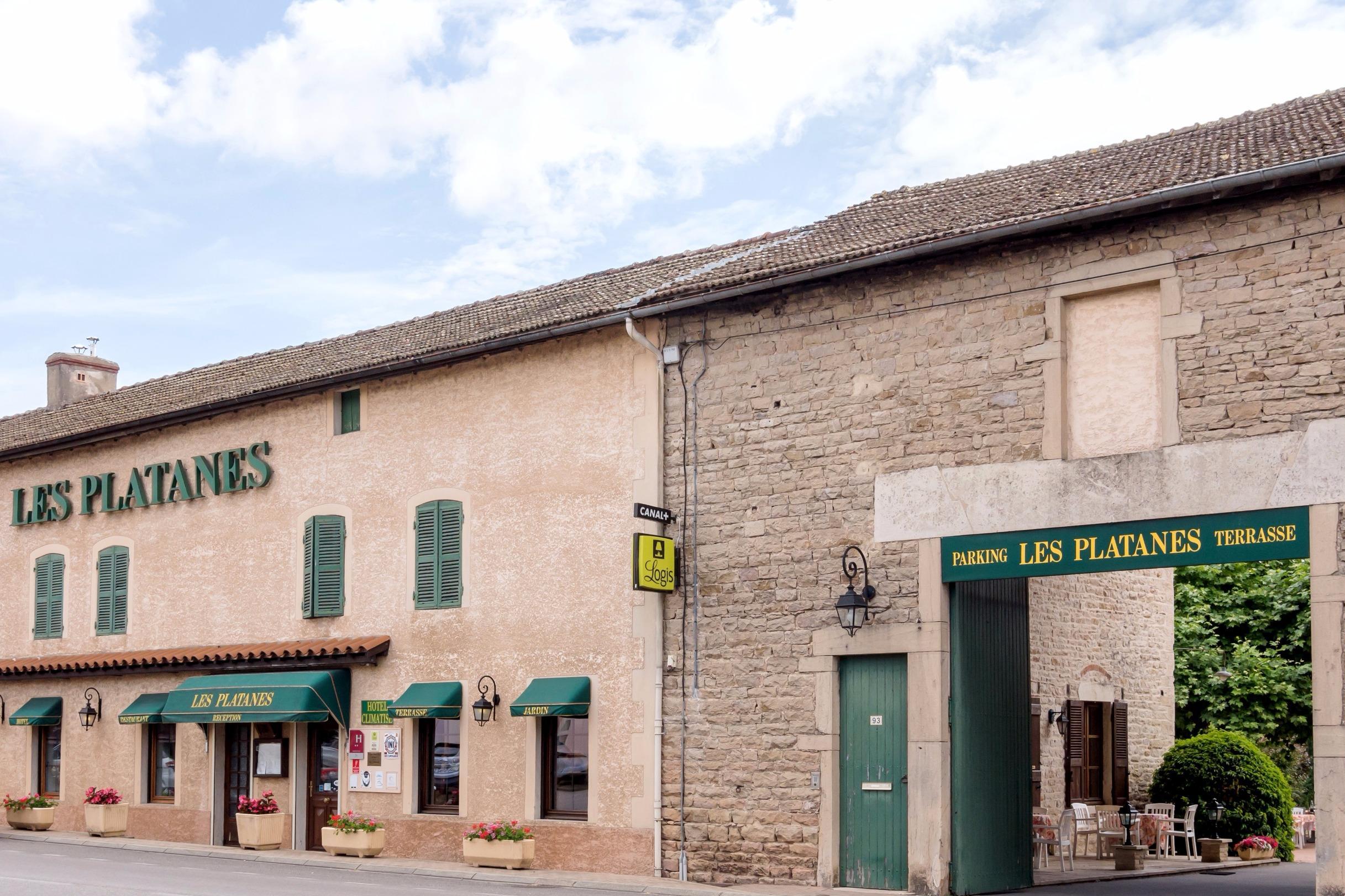 //medias.logishotels.com/property-images/2352/facade/retro/grand/hotel-les-platanes-facade-pont-de-vaux-556767.jpg
