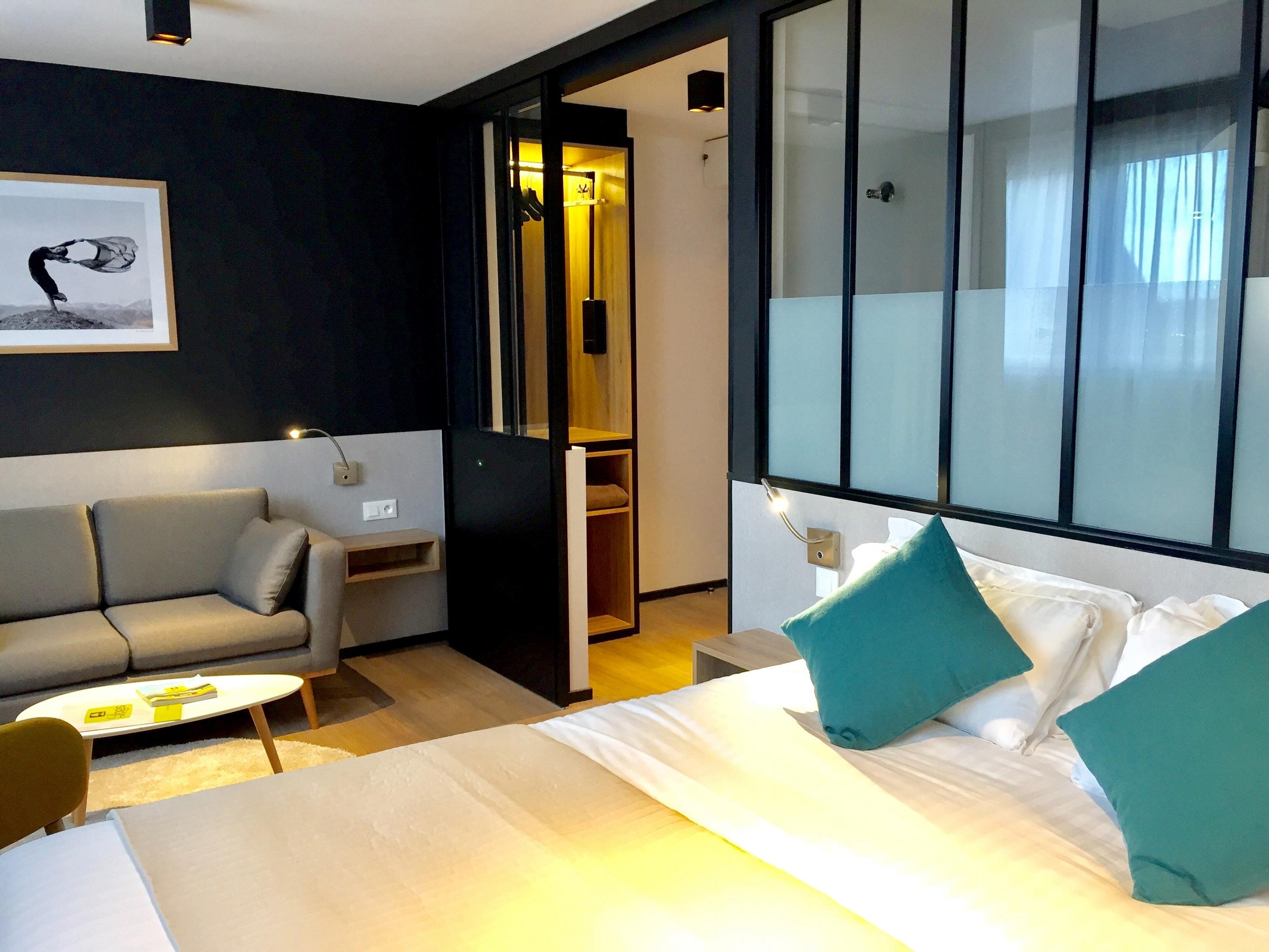 //medias.logishotels.com/property-images/629/chambres/retro/grand/logis-hotel-des-voyageurs-chambres-st-renan-523838.jpg