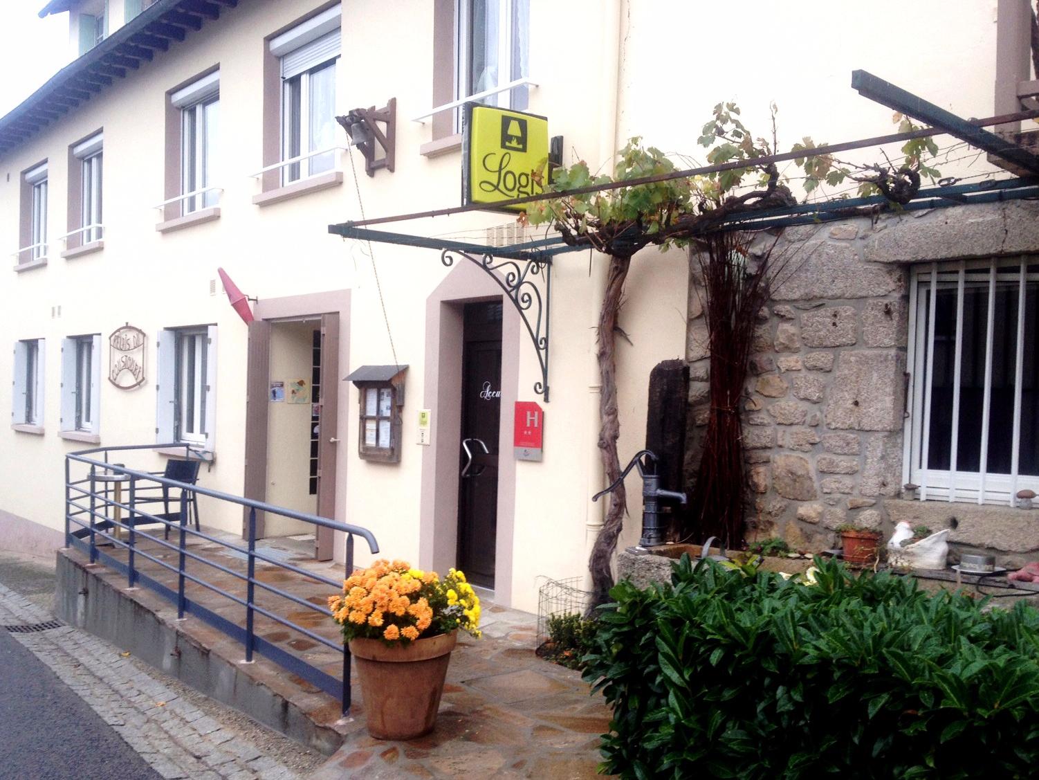 //medias.logishotels.com/property-images/9811/facade/retro/grand/hotel-le-relais-du-coustoubi-facade-campouriez-569853.jpg