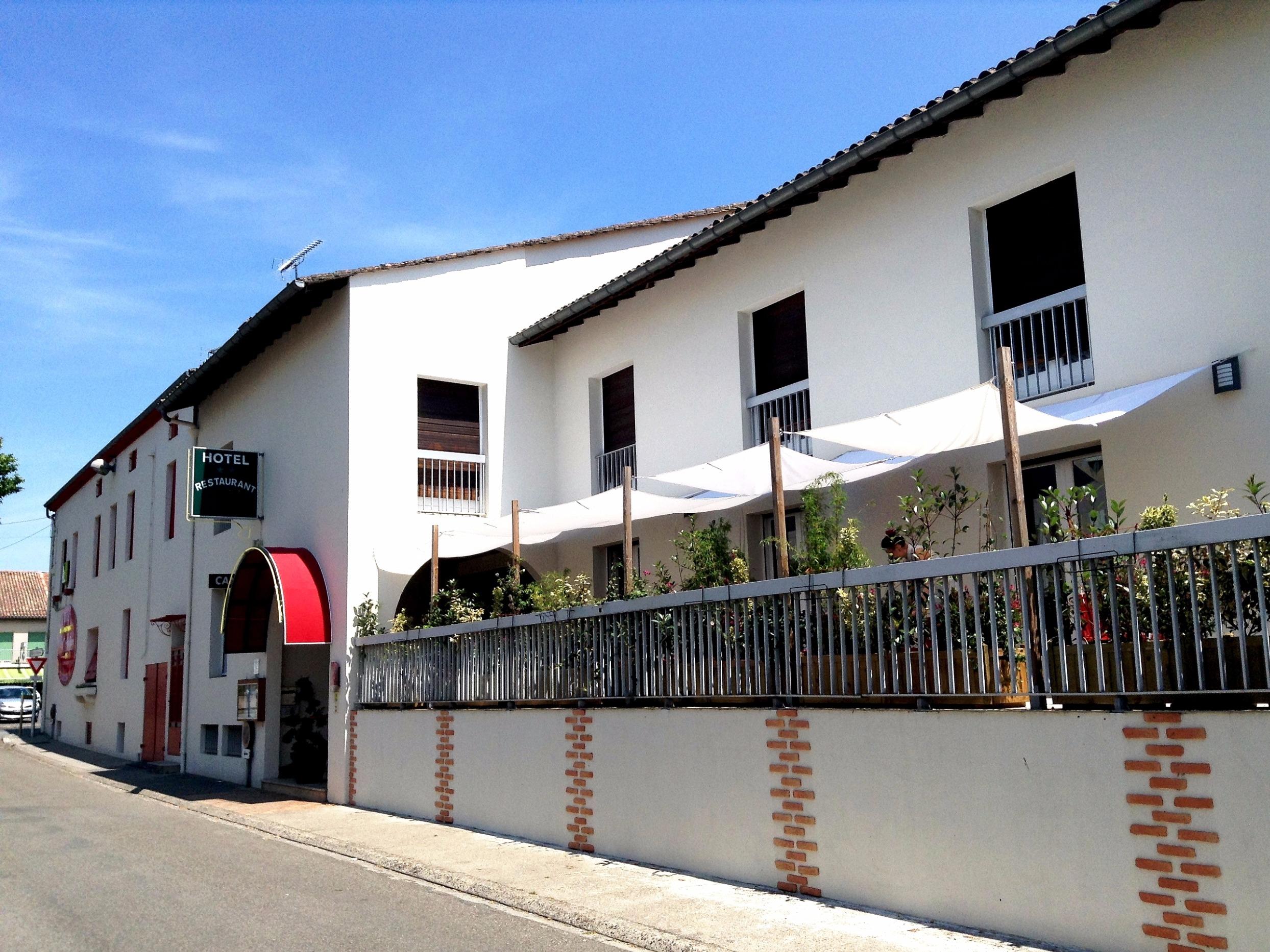 //medias.logishotels.com/property-images/988/facade/retro/grand/hotel-les-cordeliers-facade-casteljaloux-983941.jpg