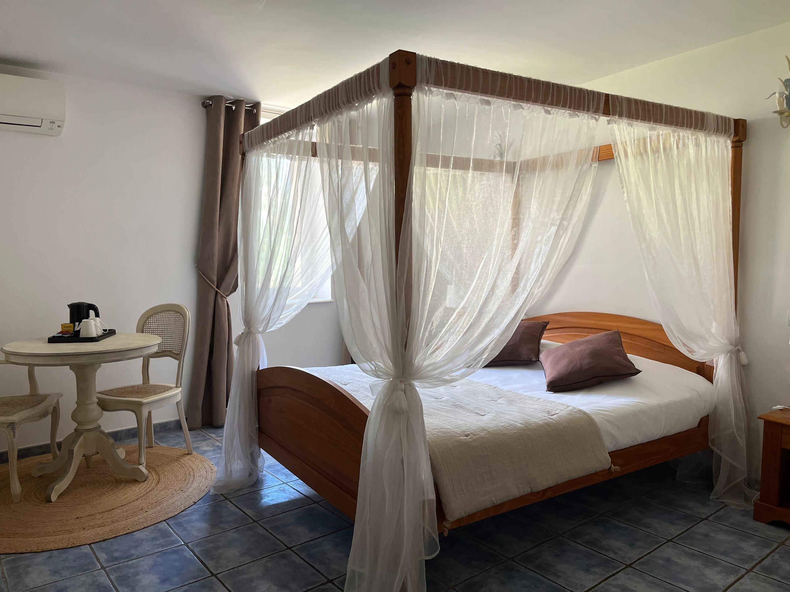 Logis Hôtel la Bastide des Monges