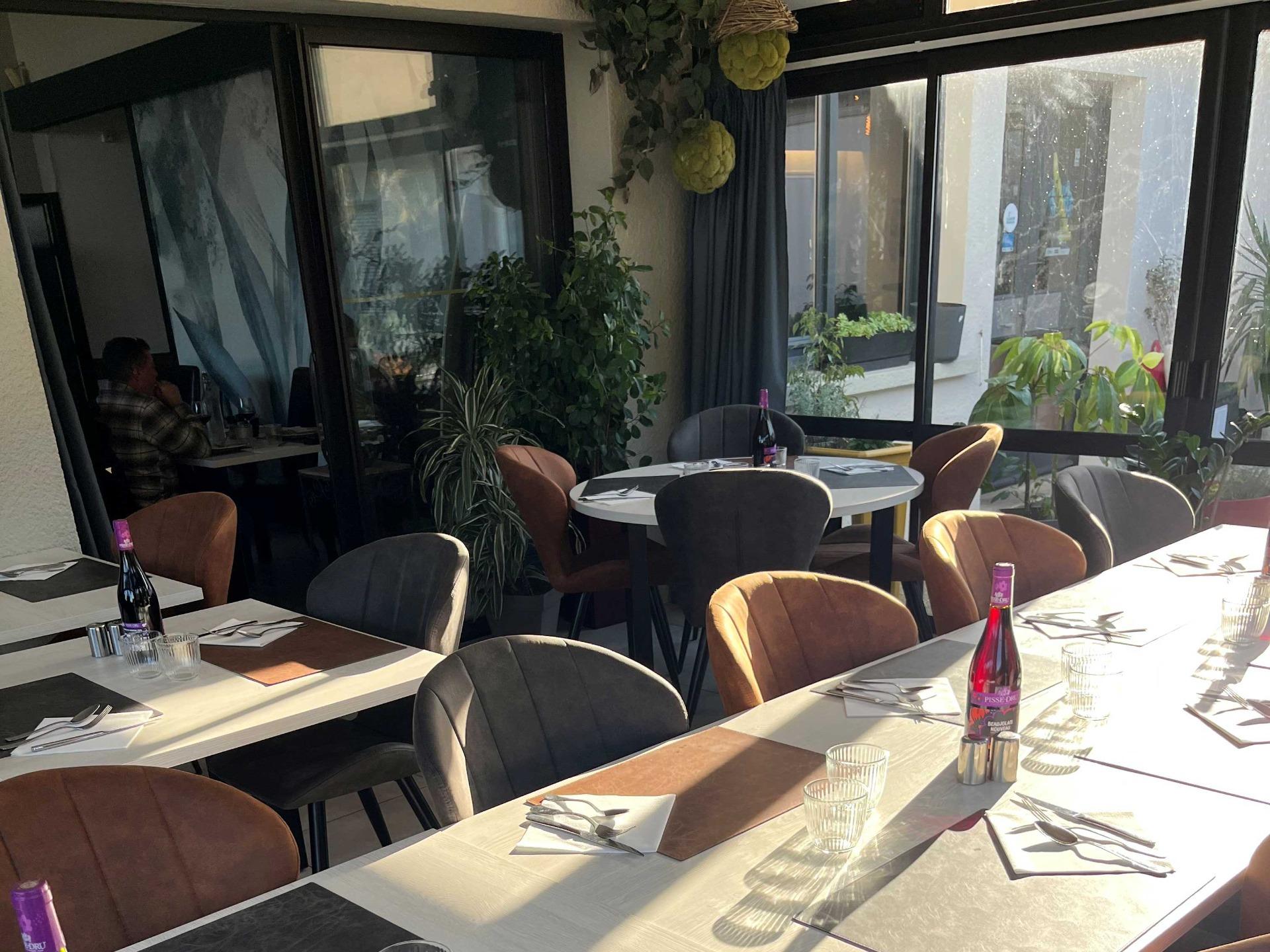 Cit\'Hotel les Eleis