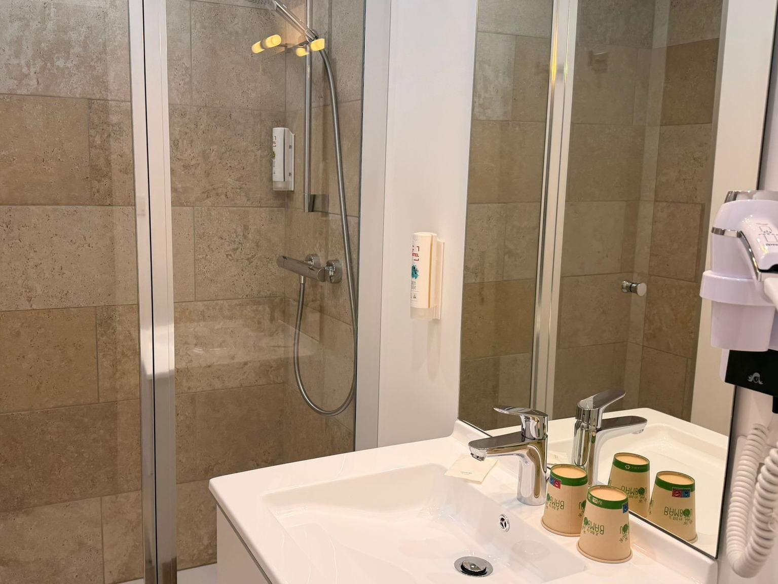 Cit\'Hotel le Quai 9