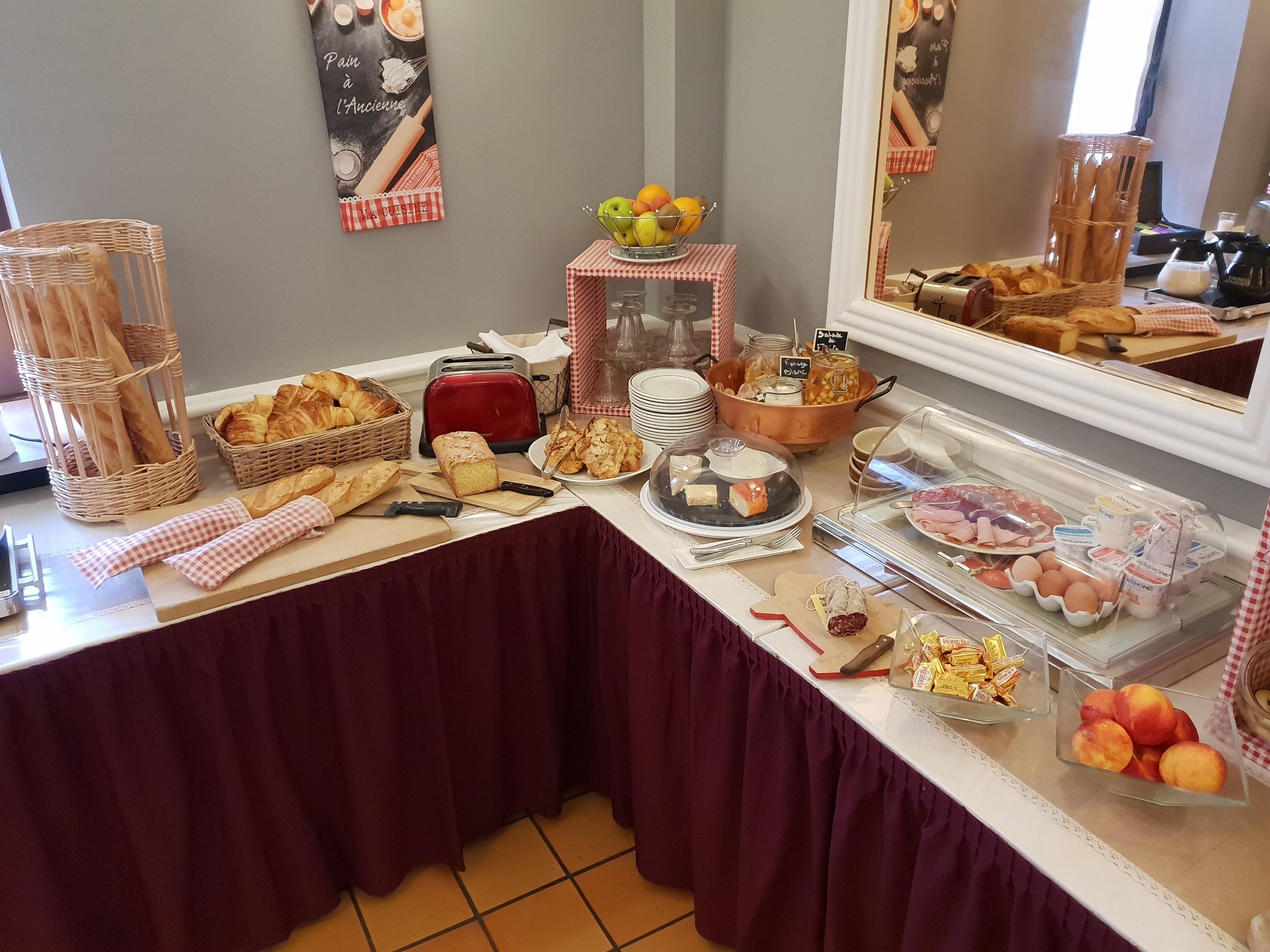 Logis Hôtel Auberge Bourbonnaise