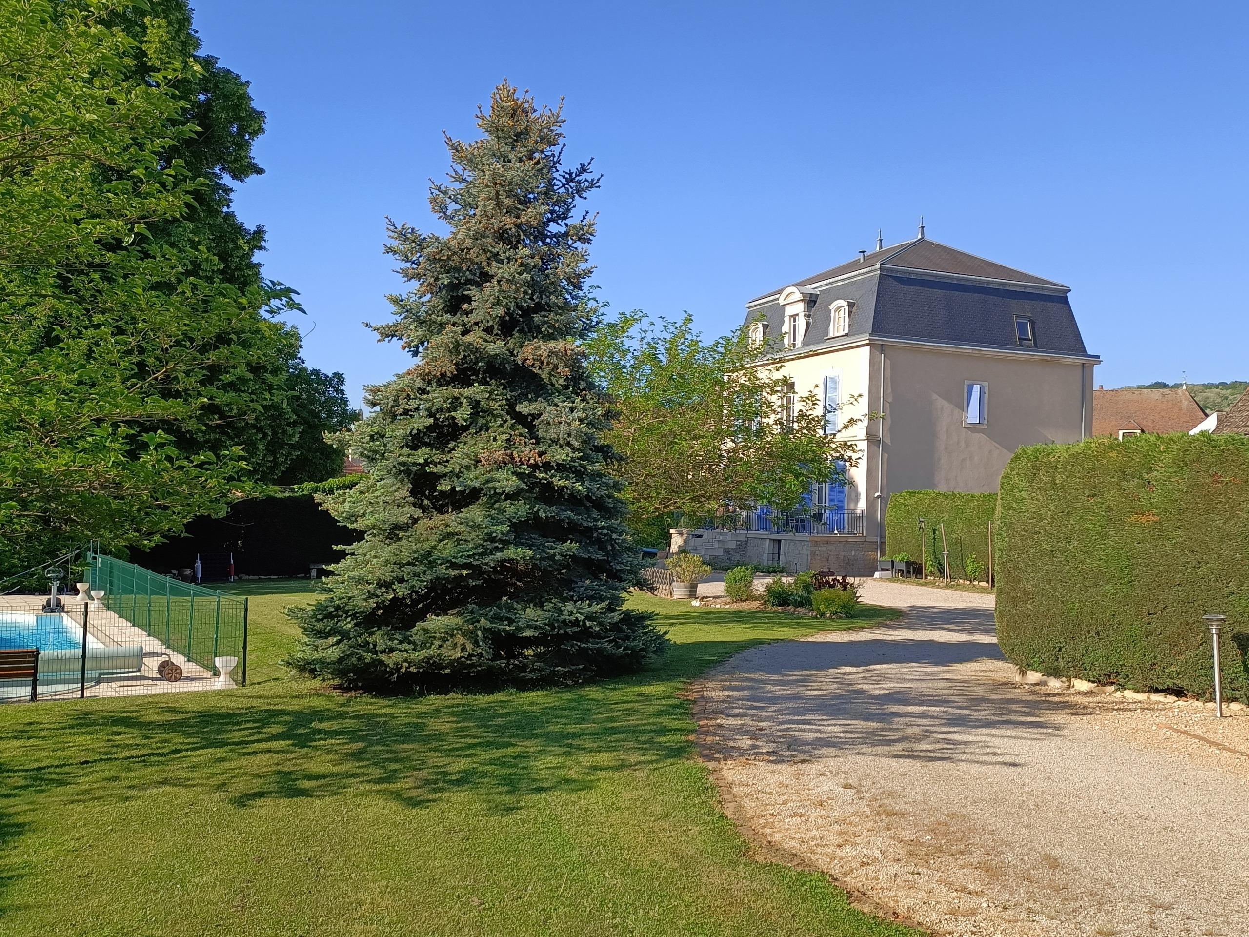 Logis Hôtel Domaine du Cheval Blanc