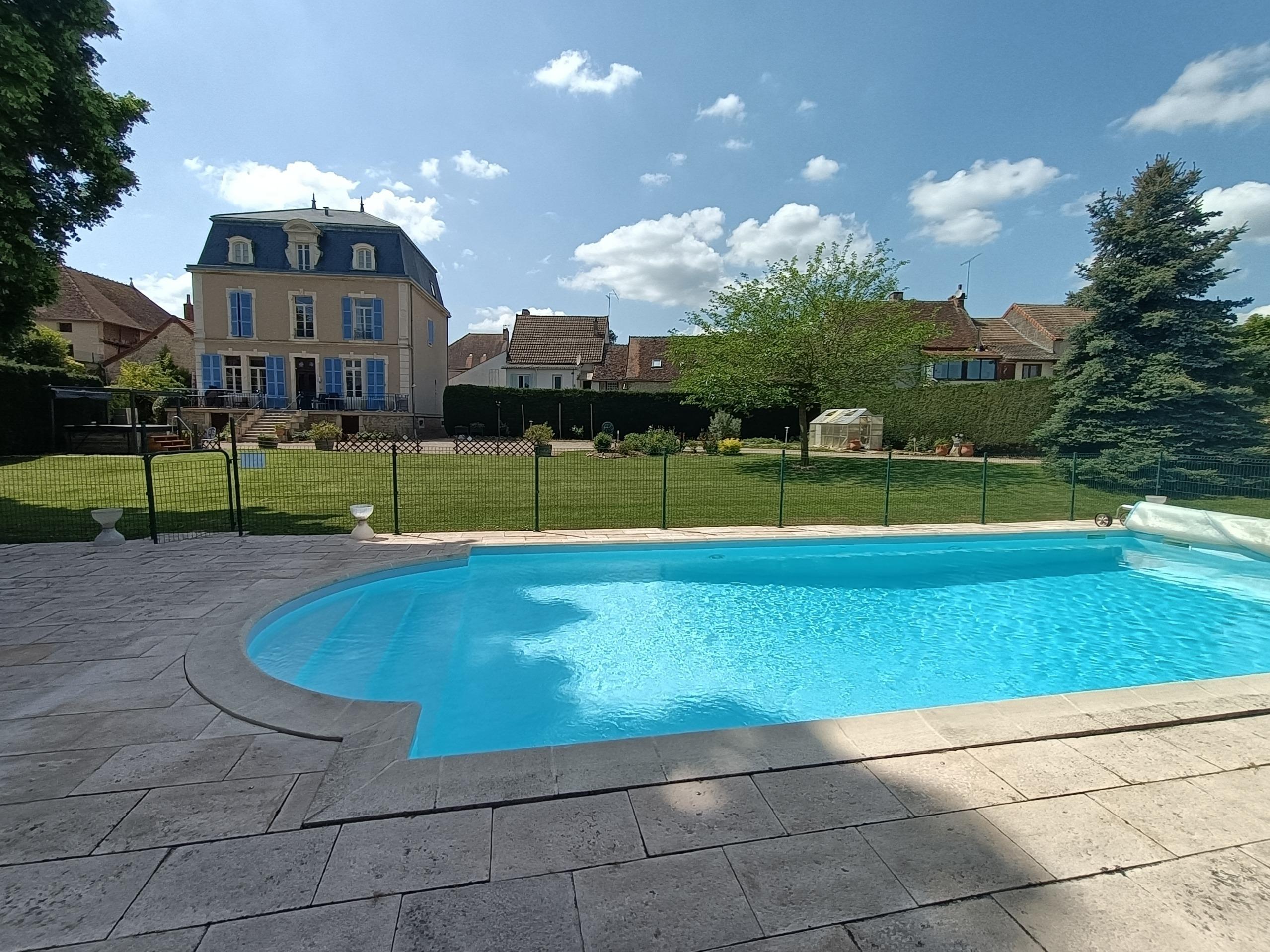 Logis Hôtel Domaine du Cheval Blanc