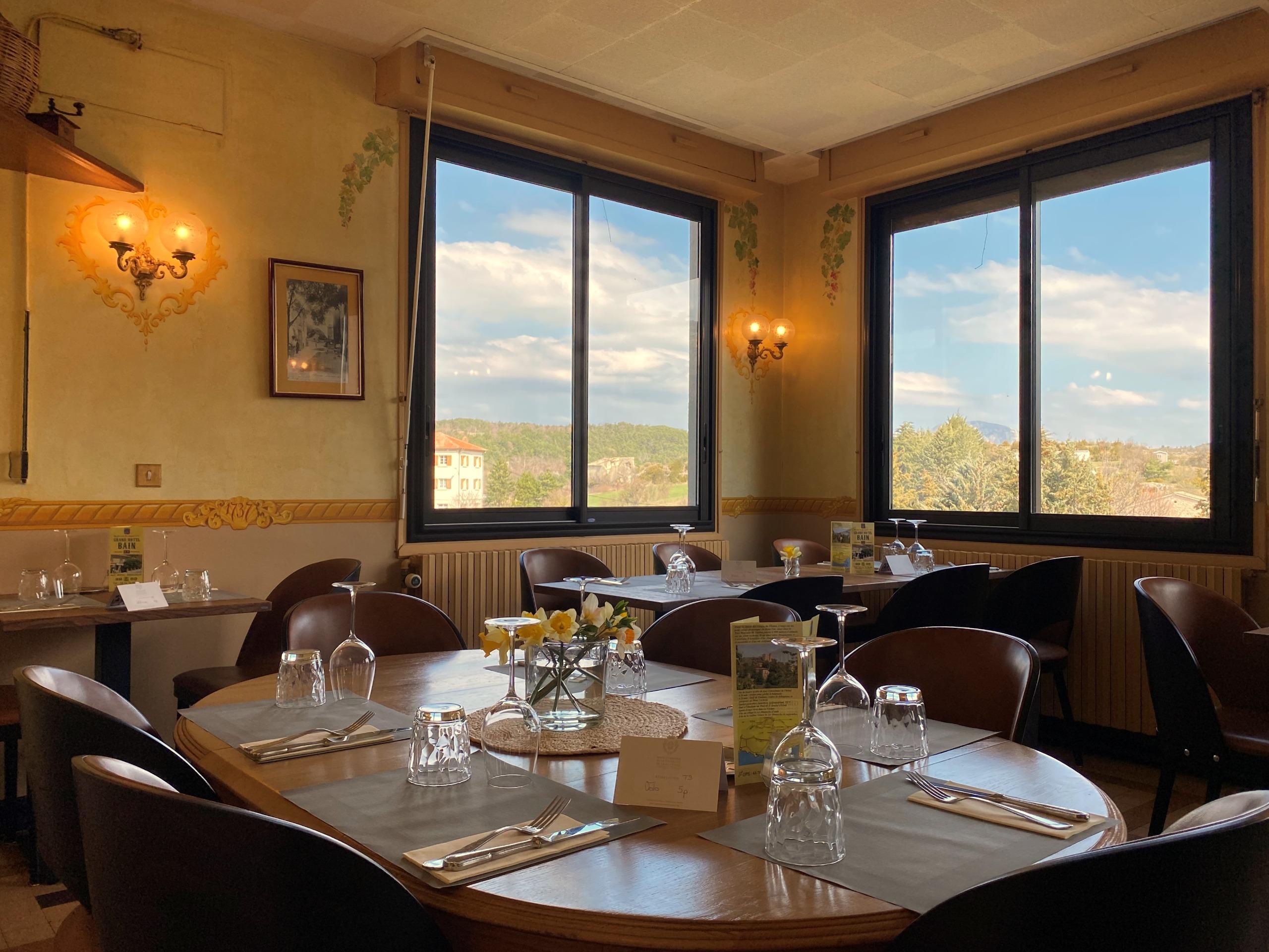 Logis Hôtel Grand Hôtel Bain