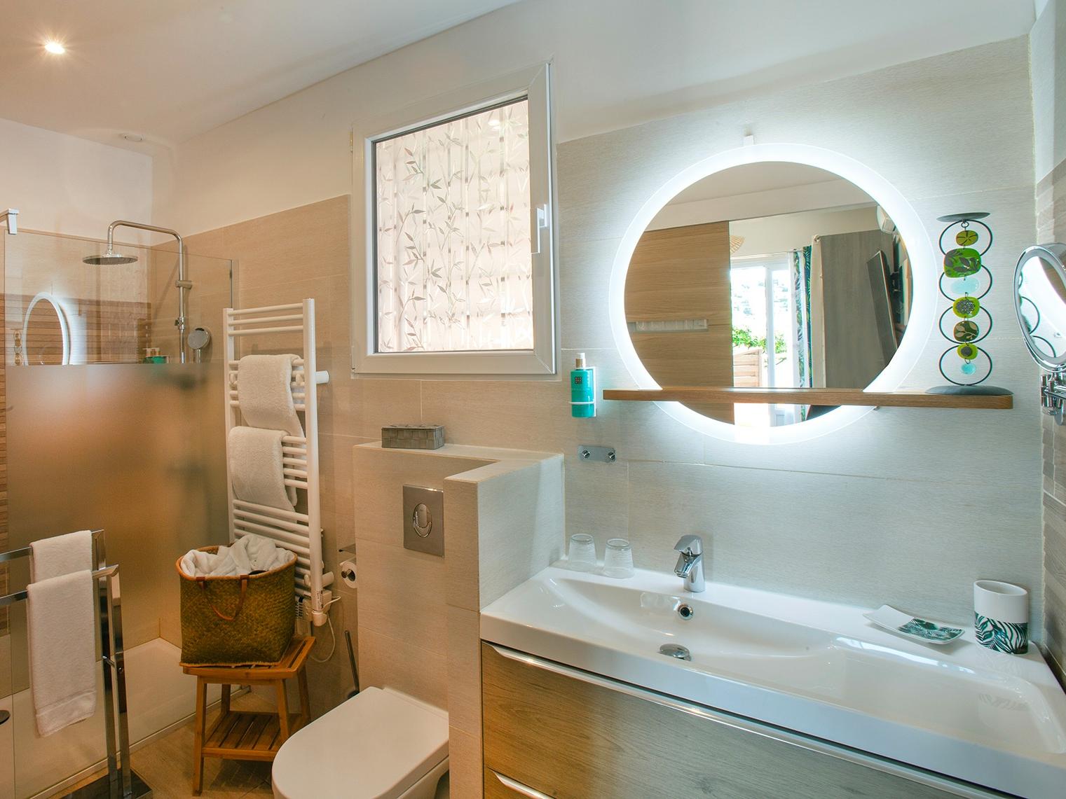 Logis Hôtel des Flots Bleus