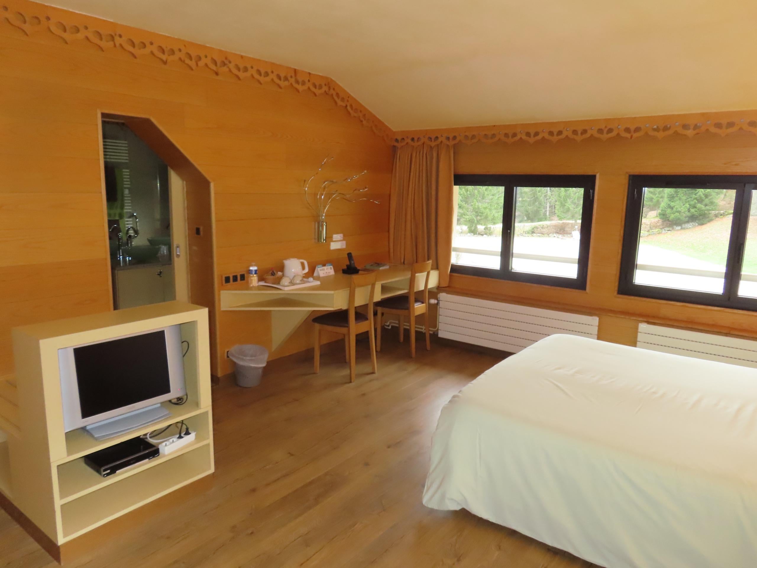 Logis Hôtel Auberge du Lac Genin