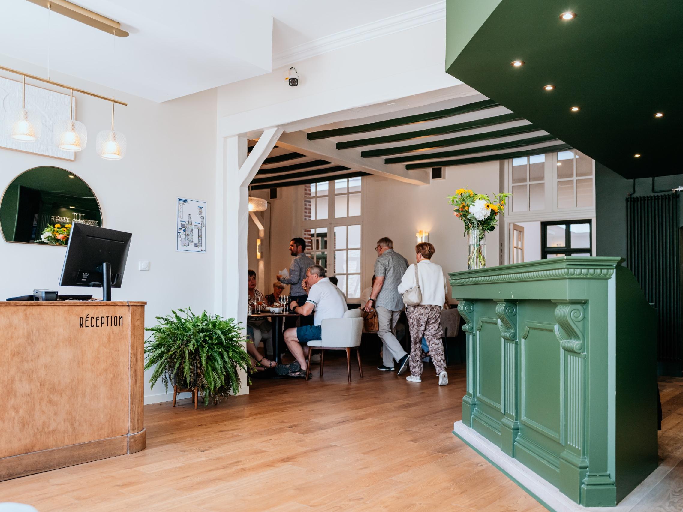 Logis Hôtel Hostellerie Saint Louis