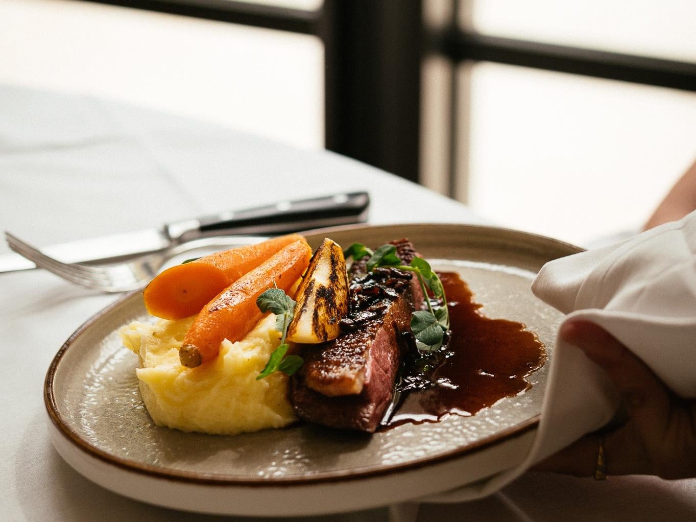 Logis Hôtel Auberge du Rédier