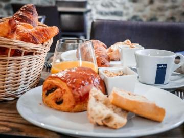 Logis Hôtel les Glycines