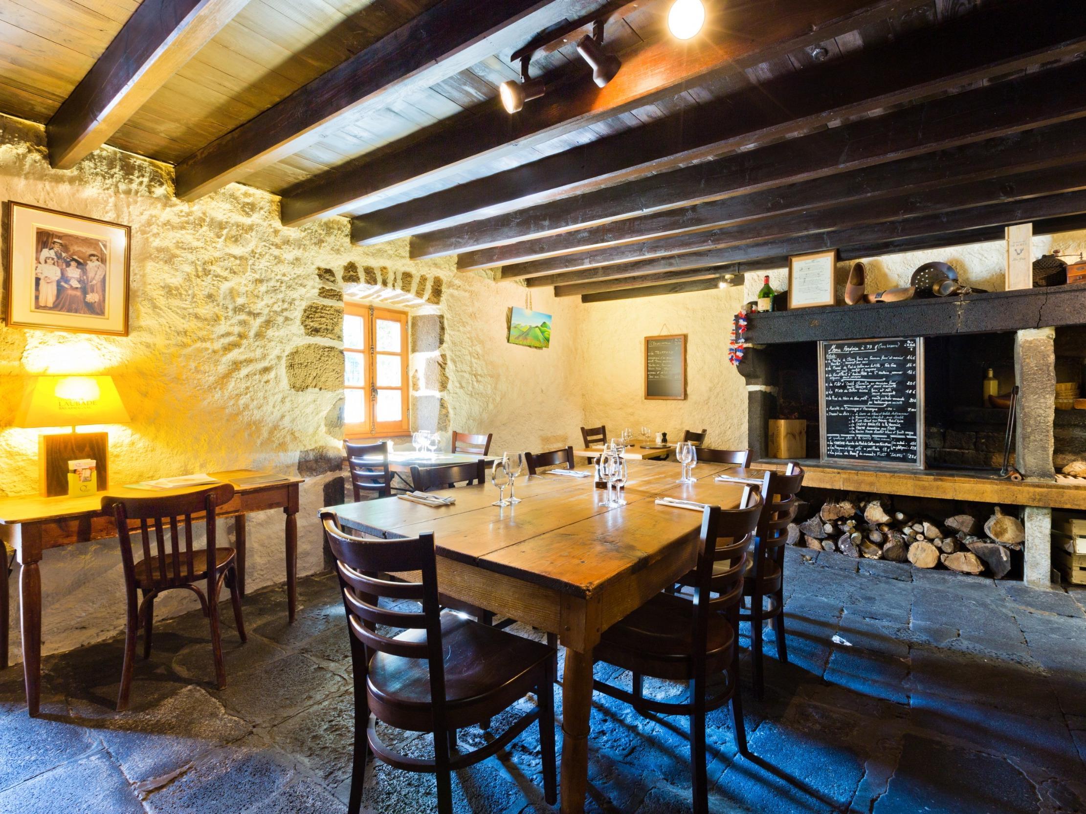 Logis Auberge de la Moréno - ST GENES CHAMPANELLE - Auvergne