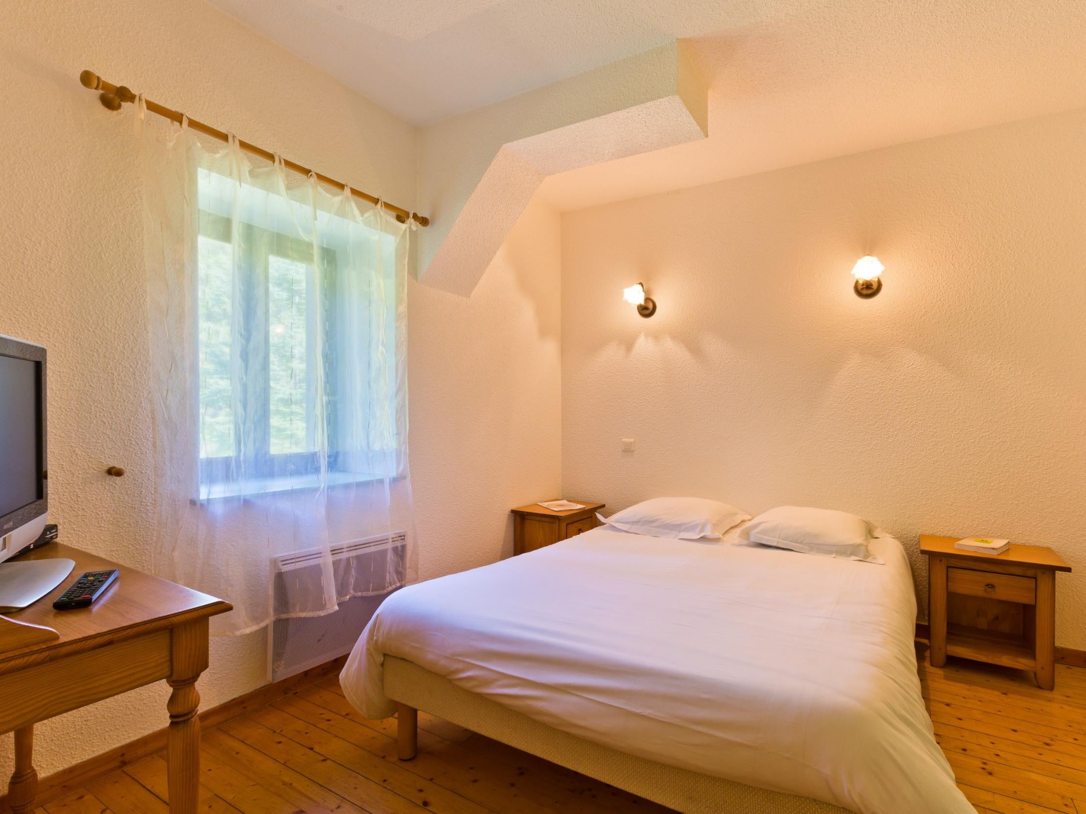 Logis Auberge de la Moréno - ST GENES CHAMPANELLE - Auvergne