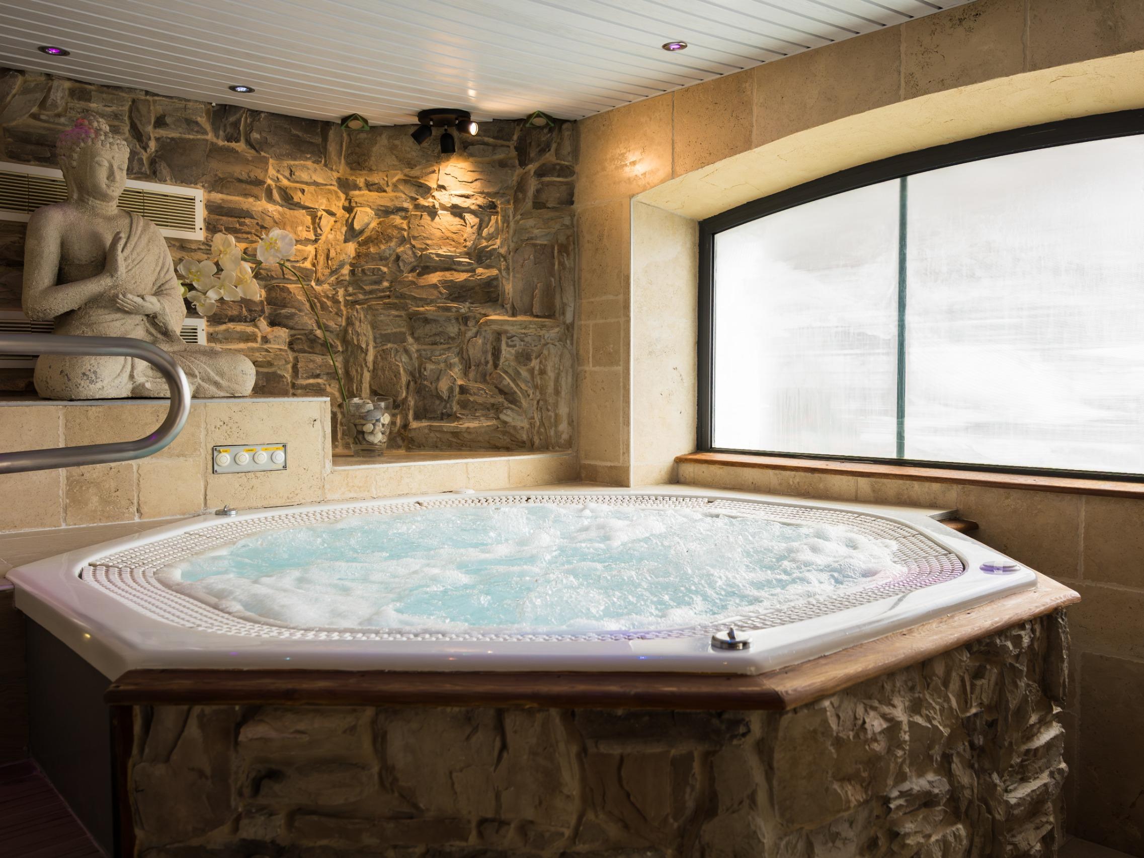 Logis Hôtel les Autanes & Spa