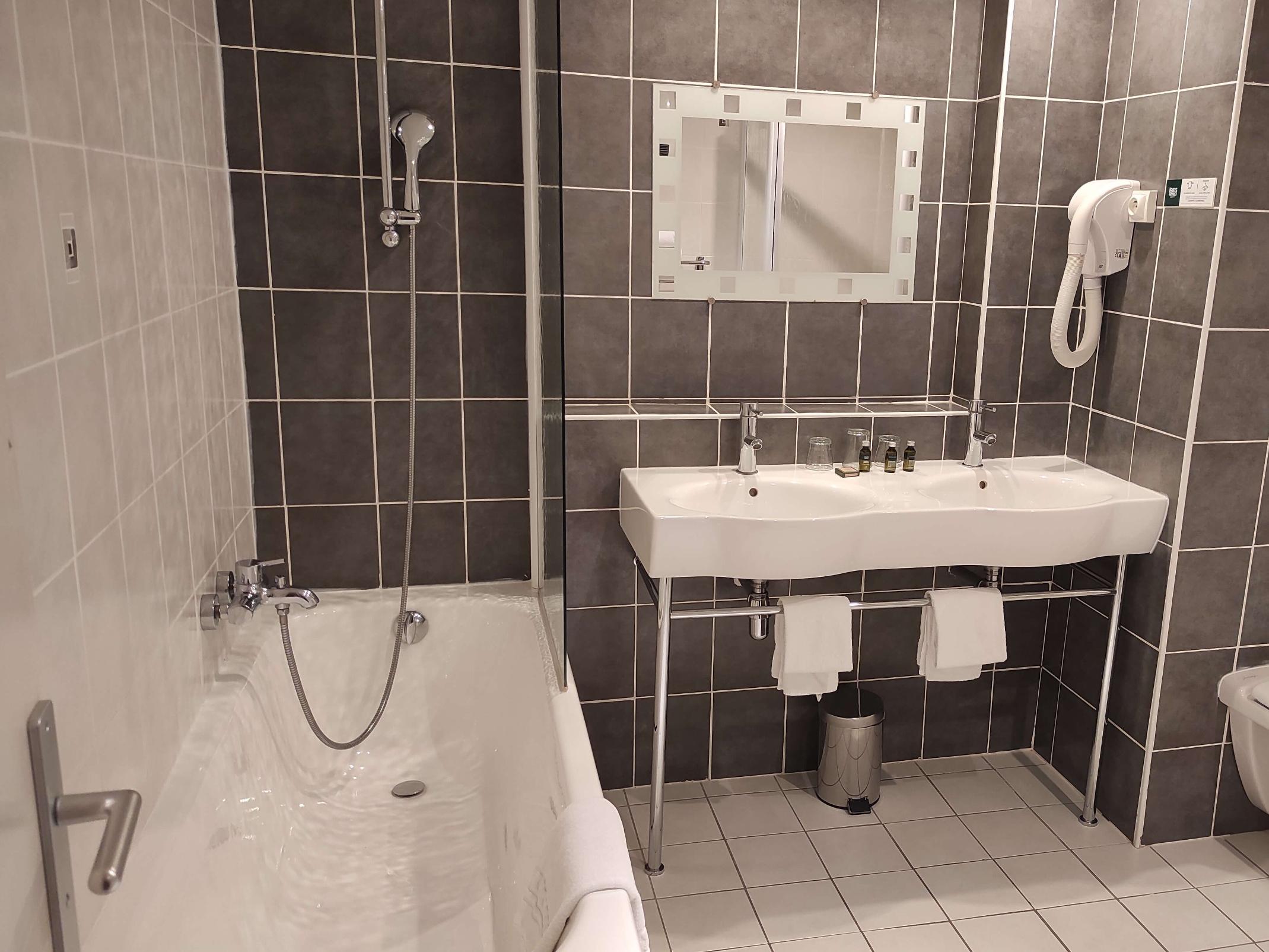 Logis Hôtel la Rivière