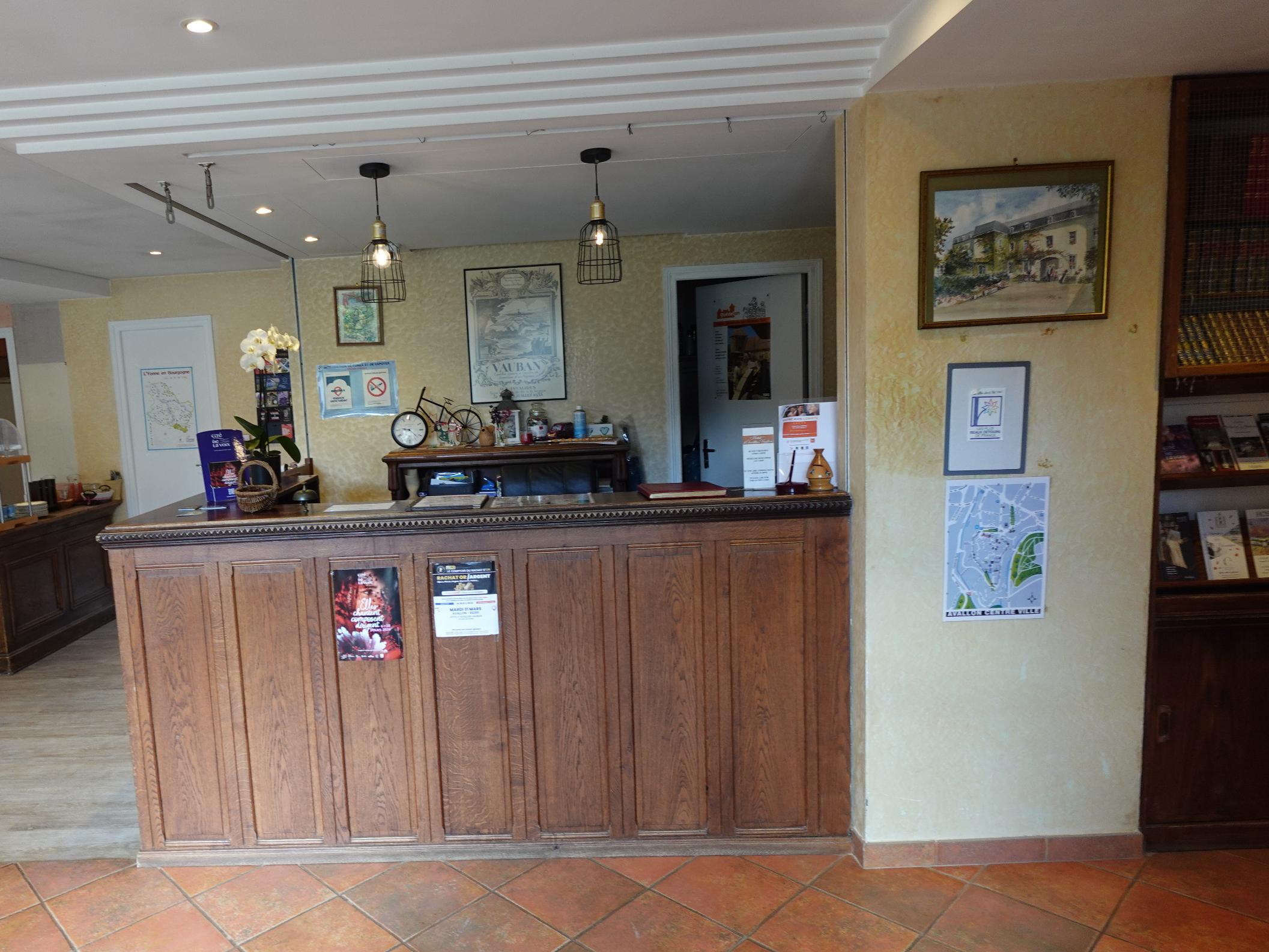 Cit\'Hotel d\'Avallon Vauban