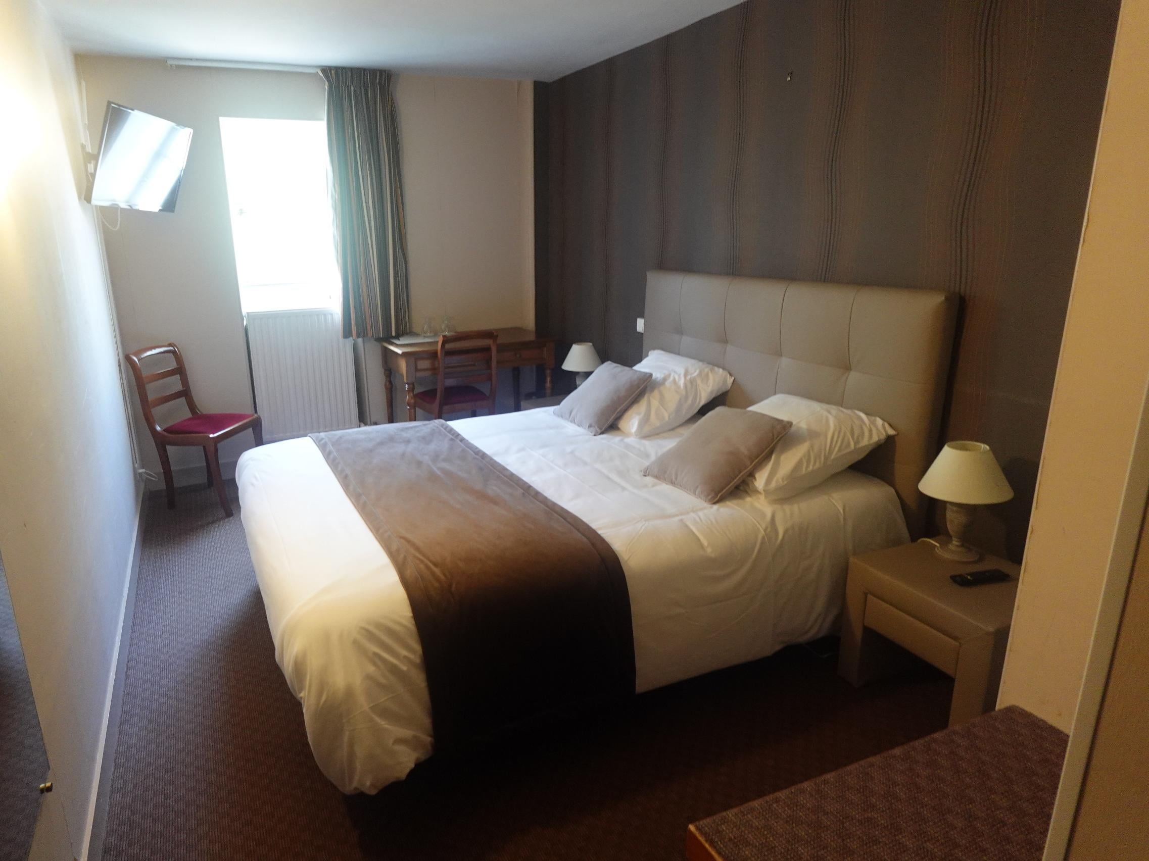 Cit\'Hotel d\'Avallon Vauban