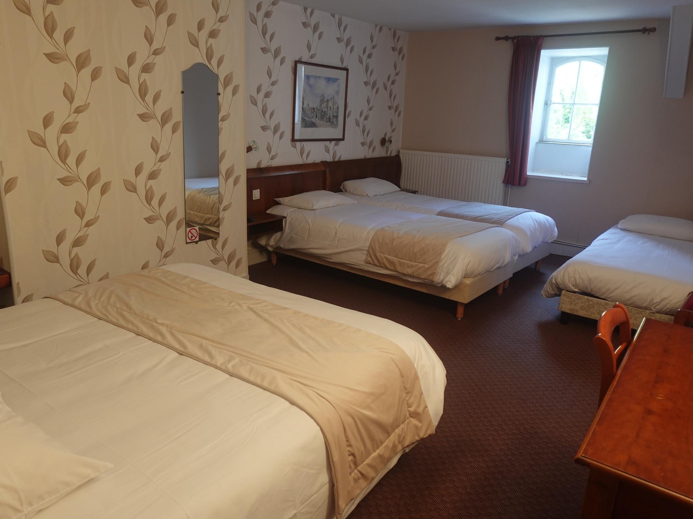 Cit\'Hotel d\'Avallon Vauban