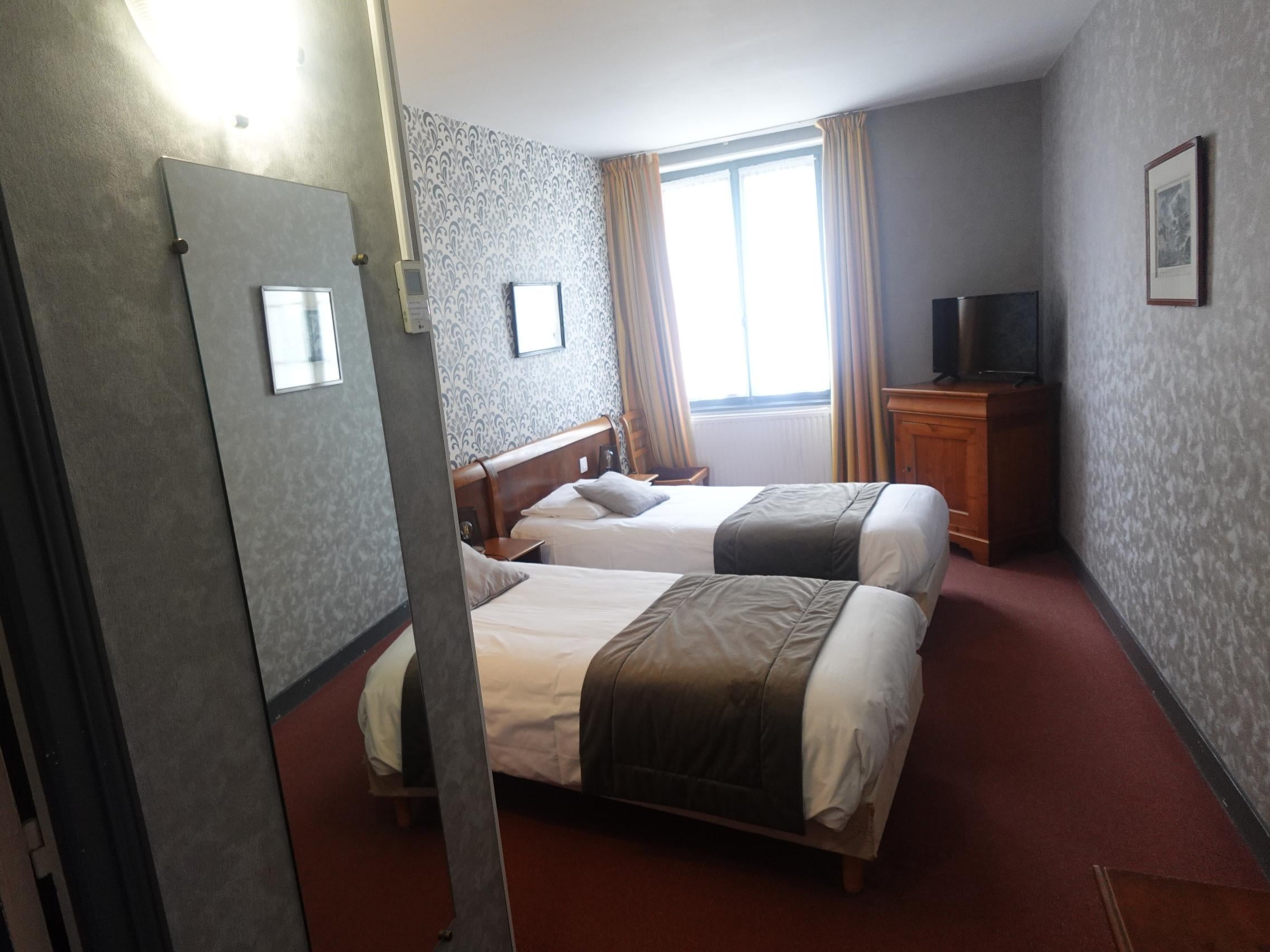 Cit\'Hotel d\'Avallon Vauban