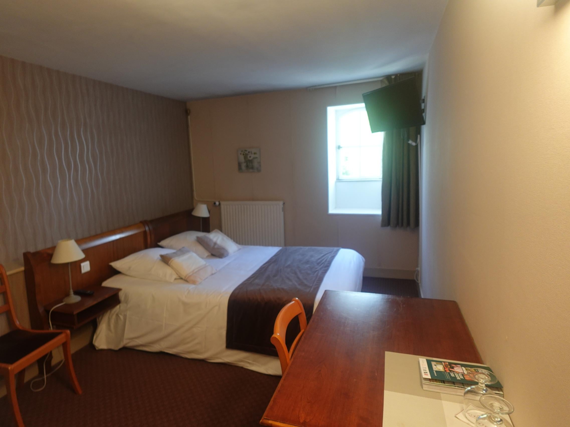 Cit\'Hotel d\'Avallon Vauban