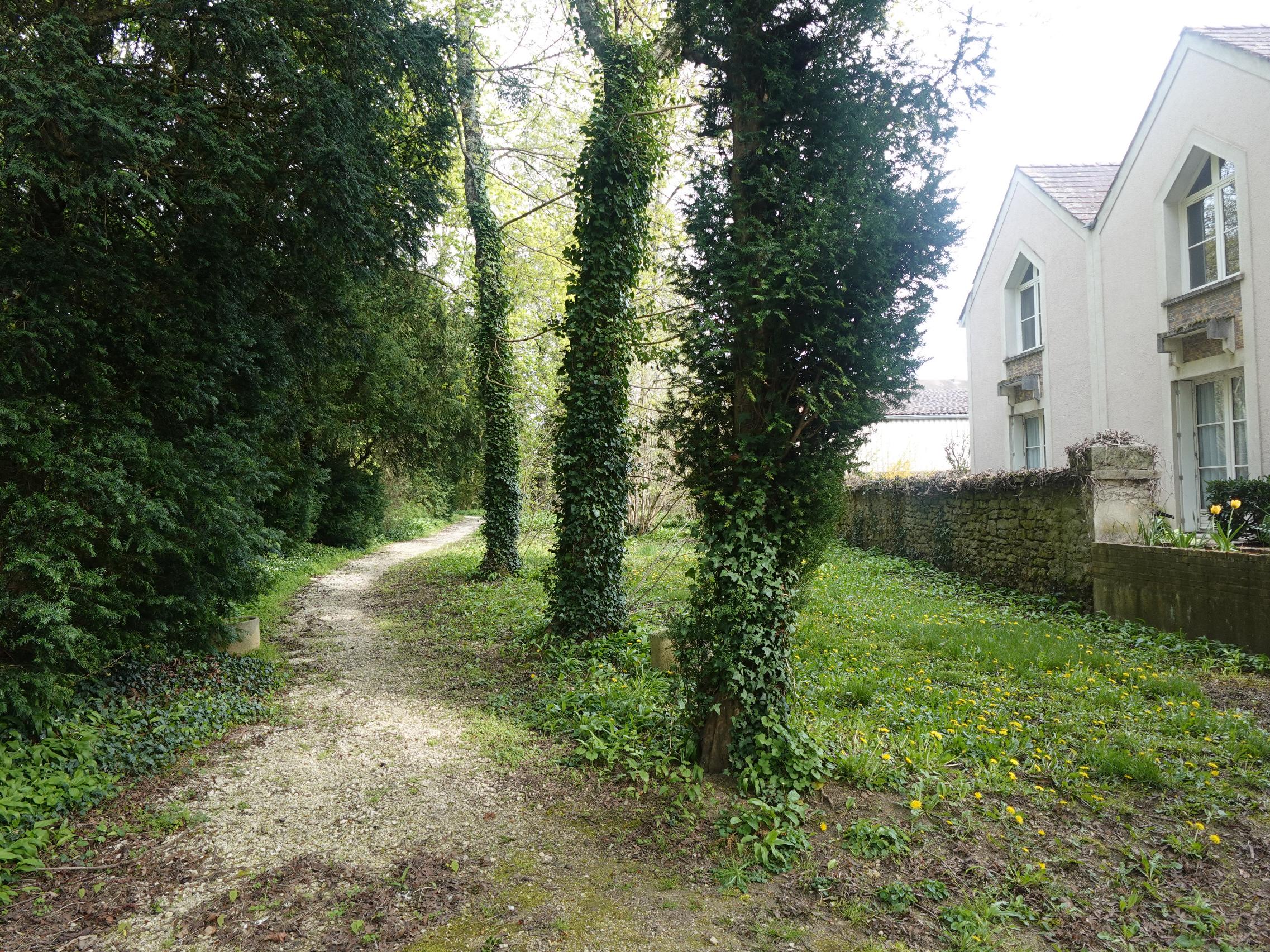 Cit\'Hotel d\'Avallon Vauban