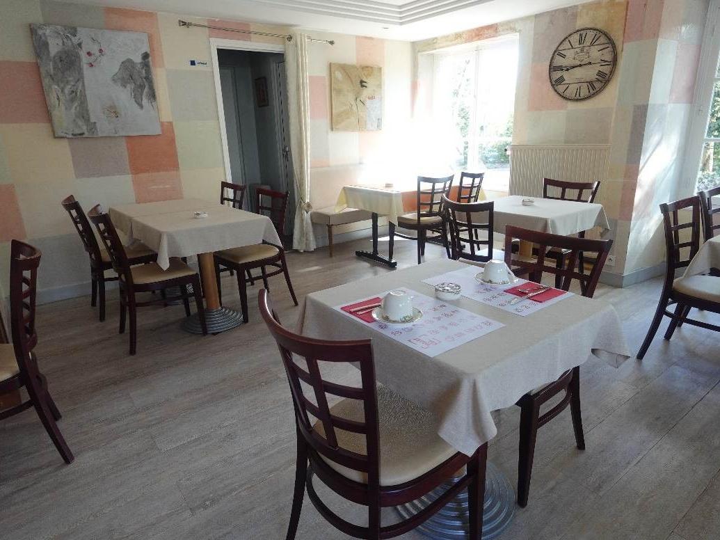 Cit\'Hotel d\'Avallon Vauban