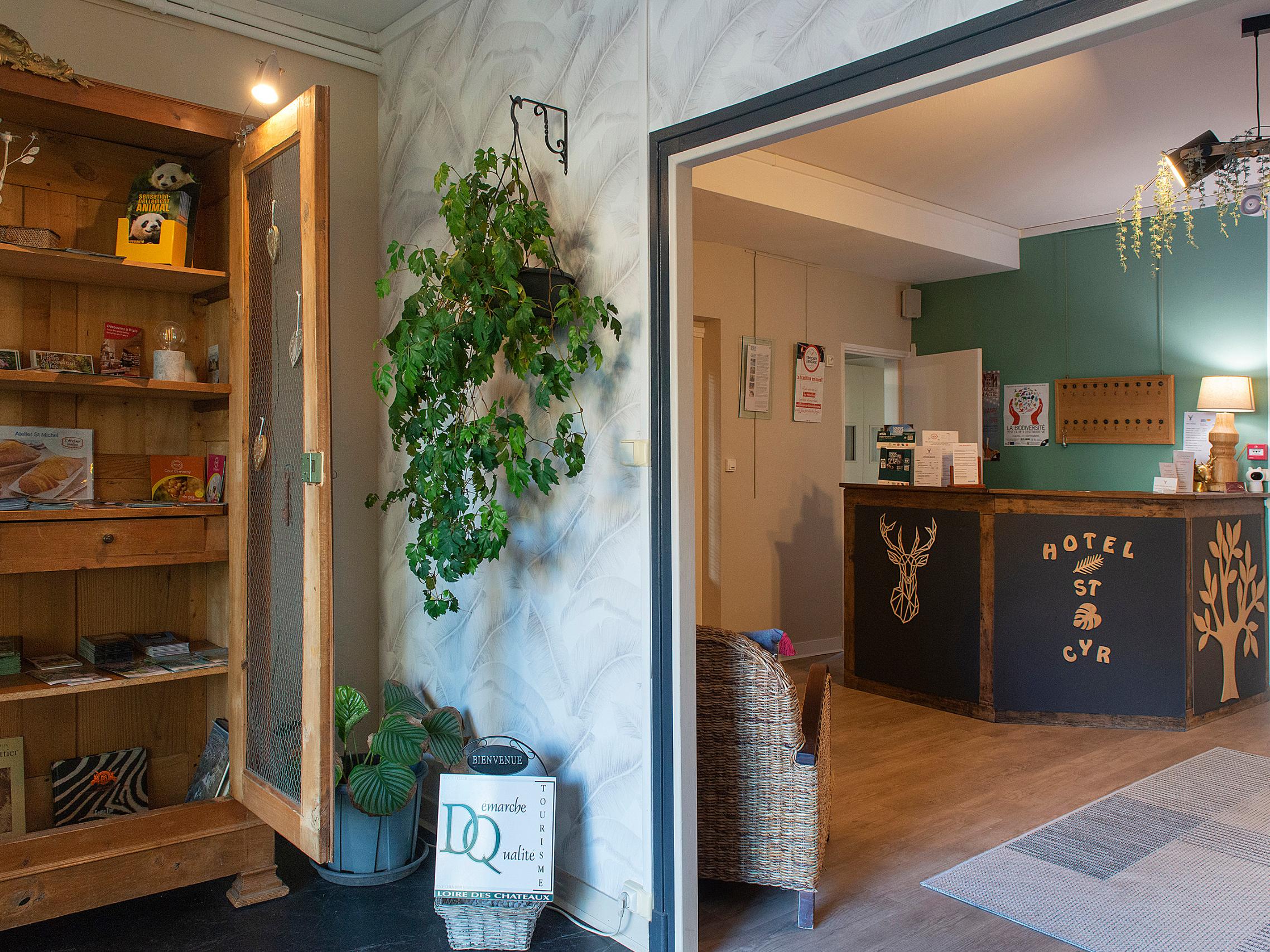 Logis Hôtel Saint Cyr