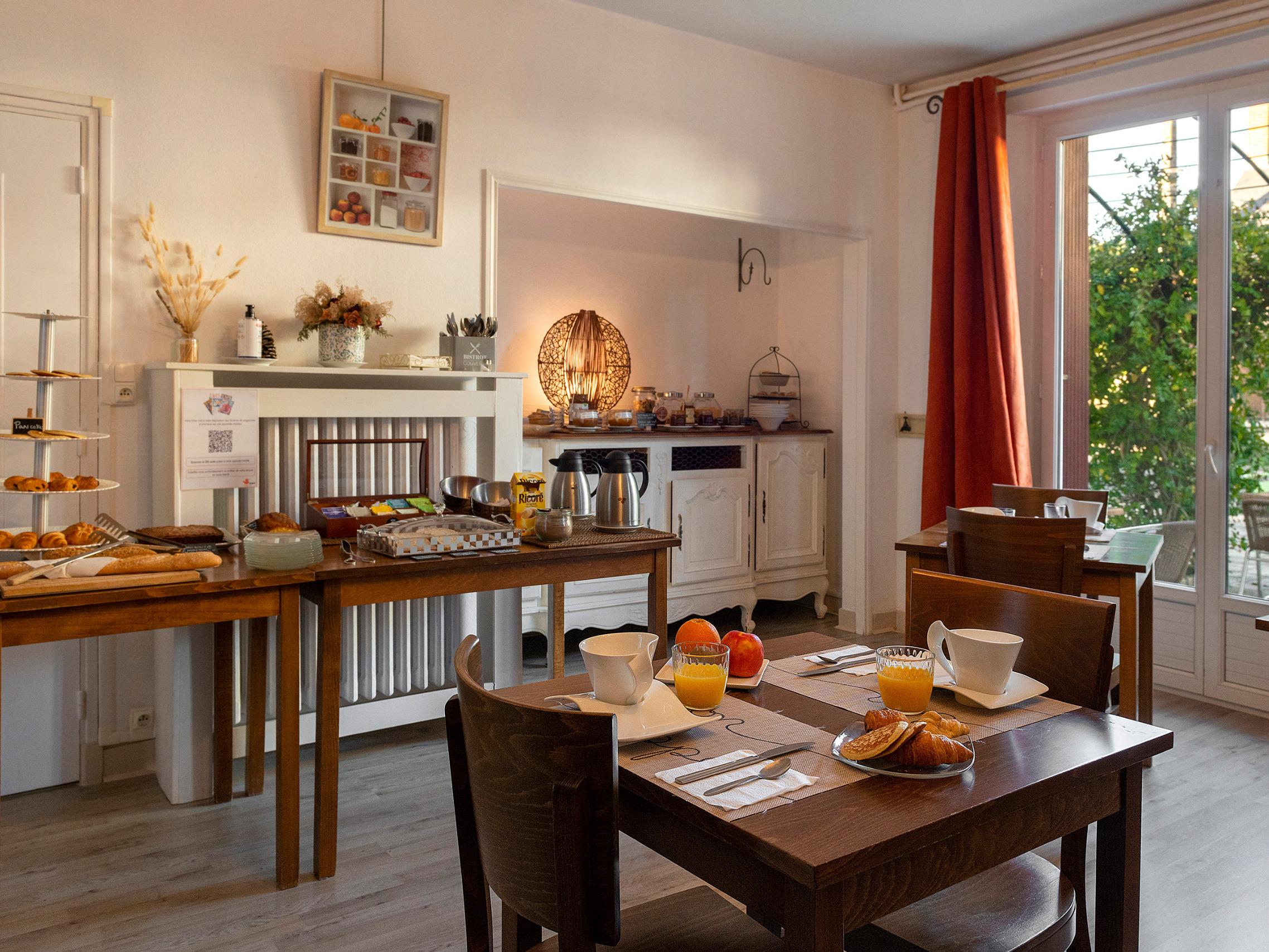 Logis Hôtel Saint Cyr