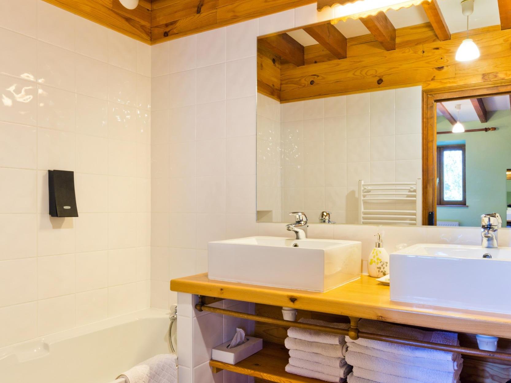 Logis Hôtel Auberge de la Hulotte