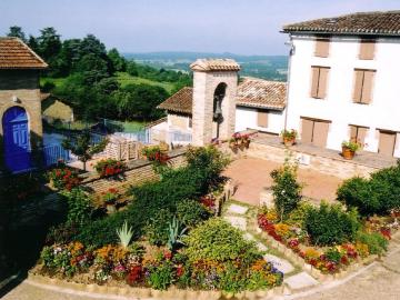 The best available hotels & places to stay near Caussade, France