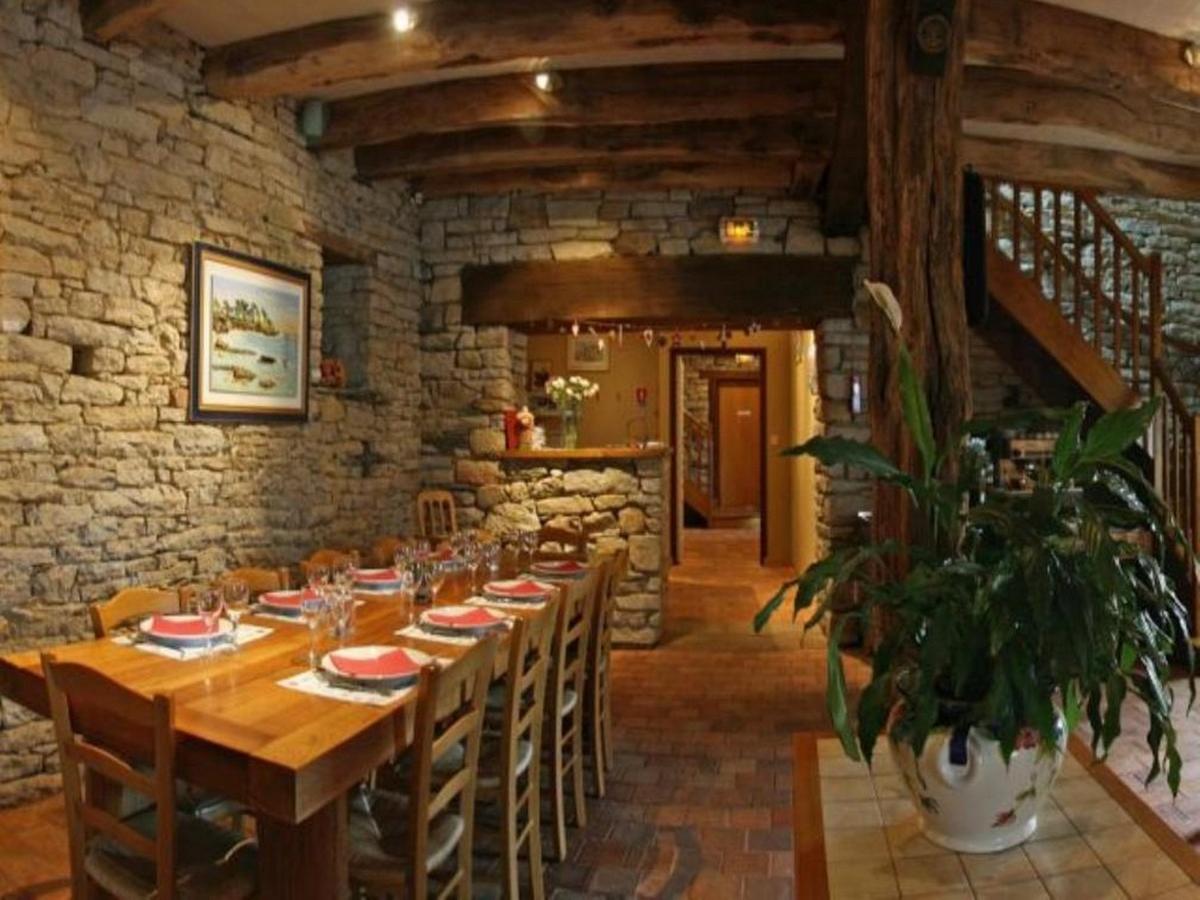 Logis Hôtel Auberge Saint Hernin