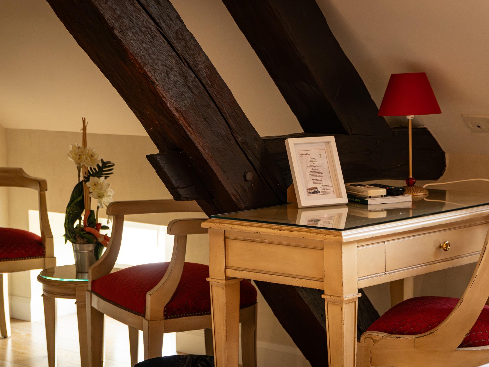 Logis Hôtel l\'Orée des Charmes