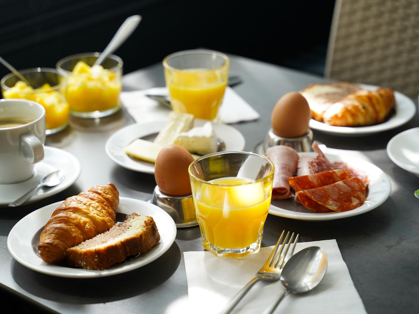 Logis Hôtel le Bretagne - le Vivier sur Mer