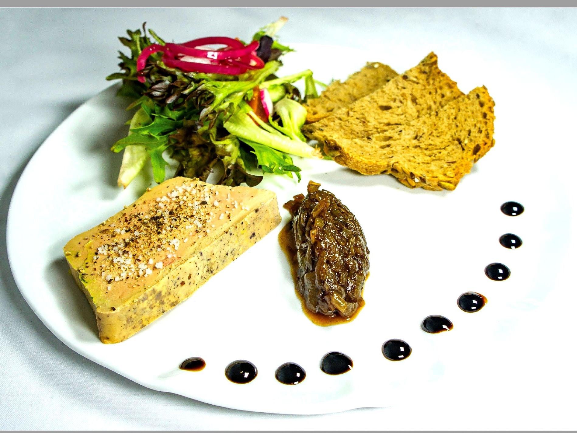 Logis Hôtel le Bretagne - le Vivier sur Mer