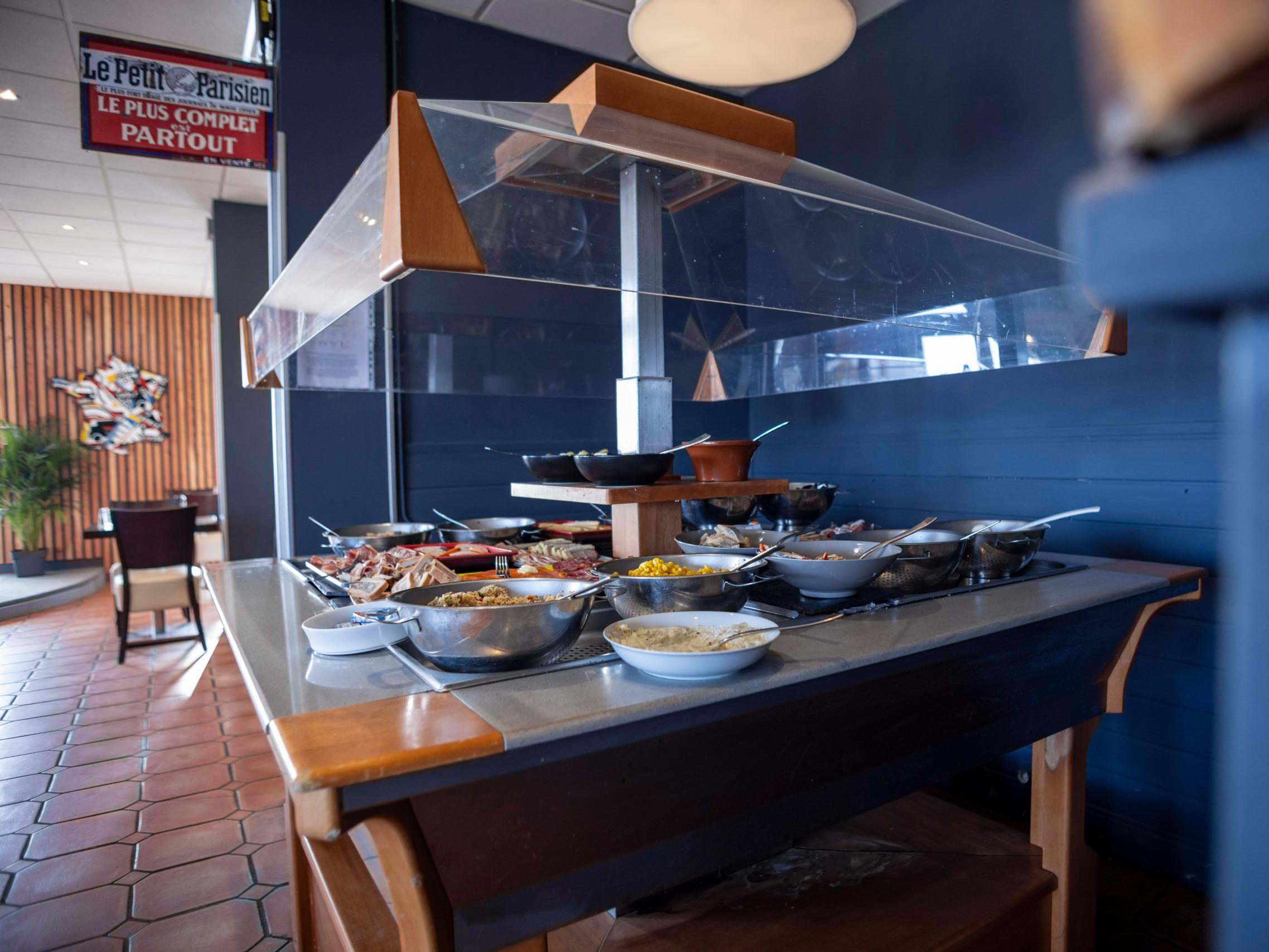 Logis Hôtel Domaine des Trois Pins