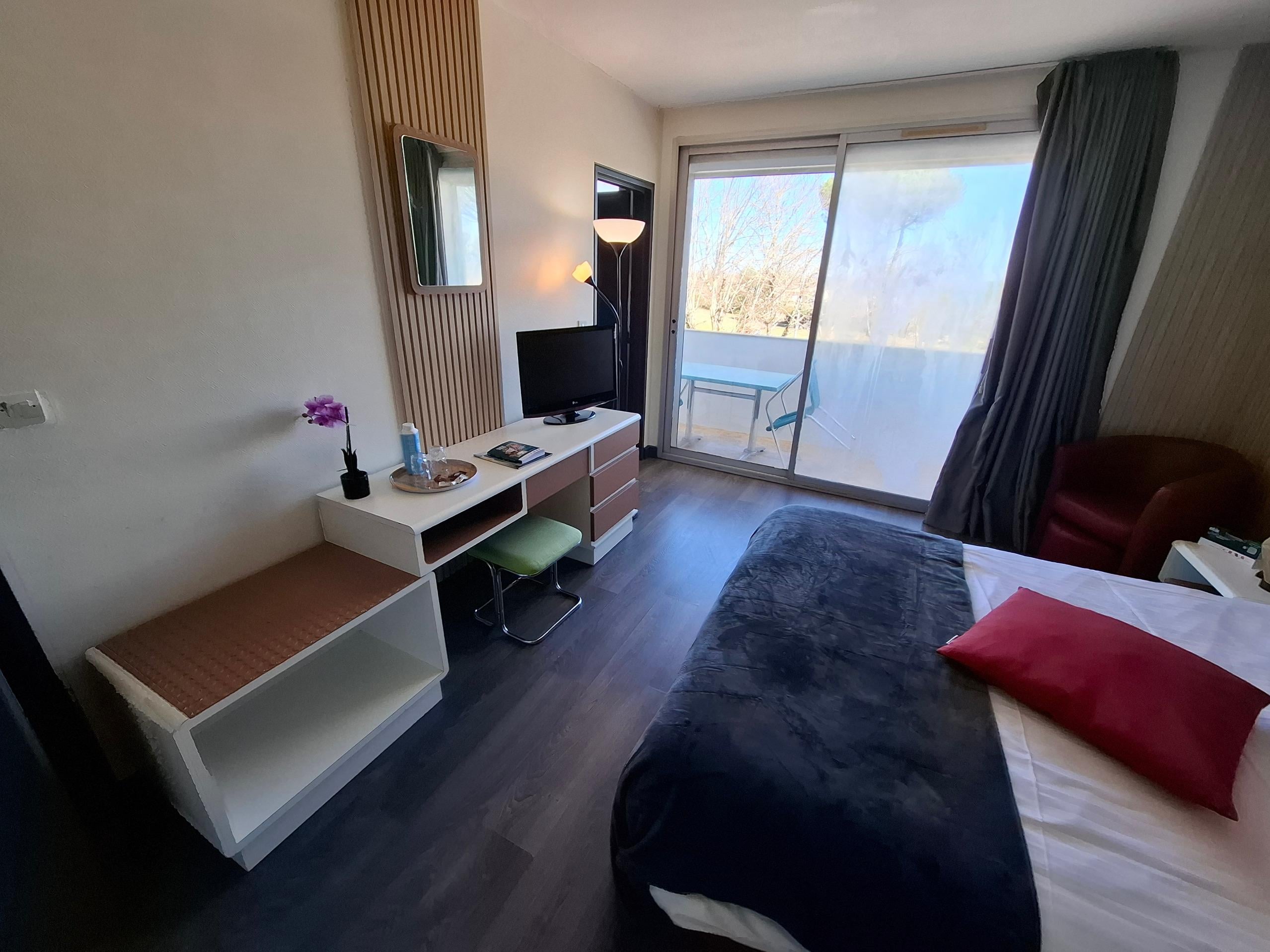 Logis Hôtel Domaine des Trois Pins