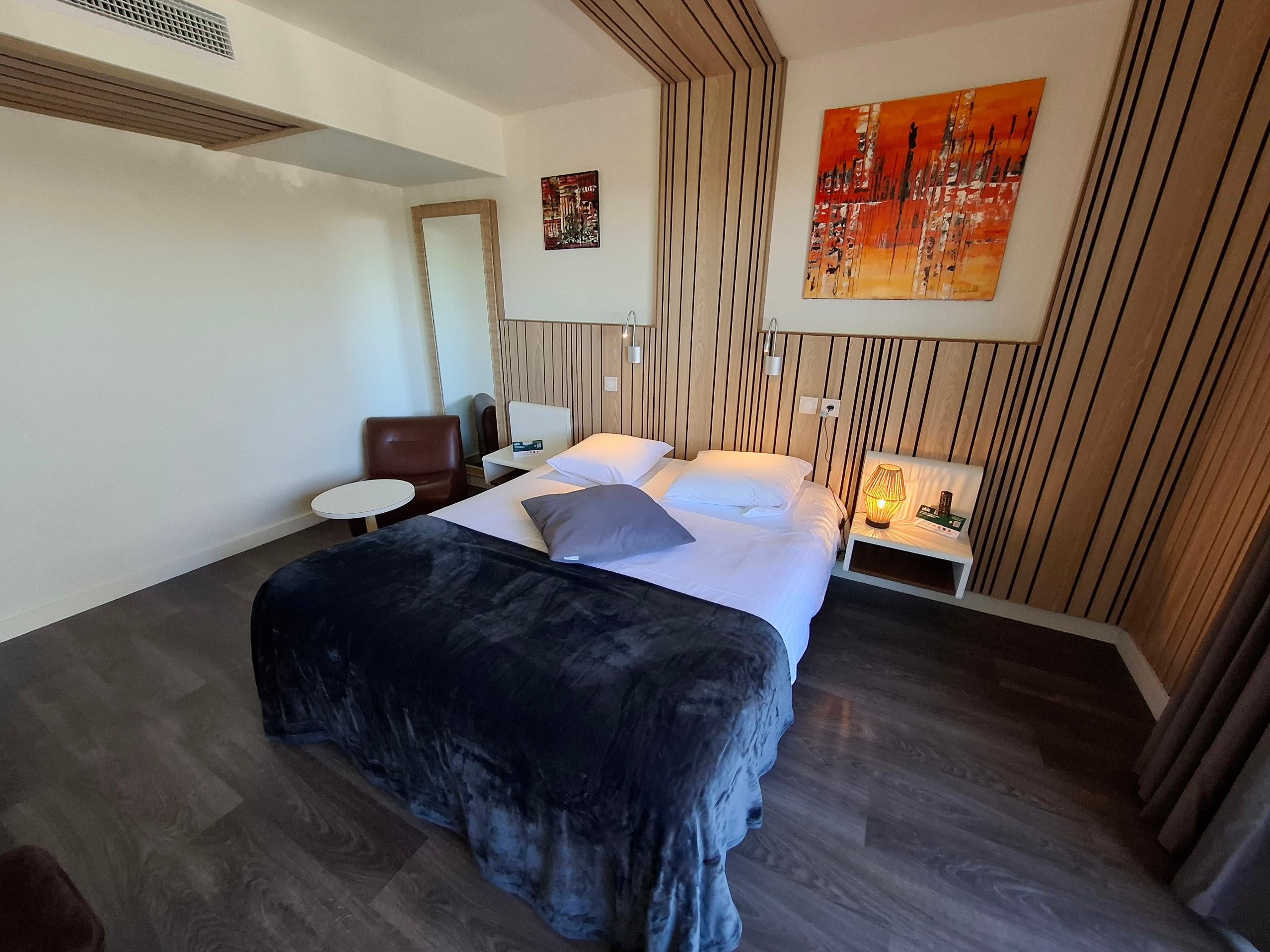 Logis Hôtel Domaine des Trois Pins