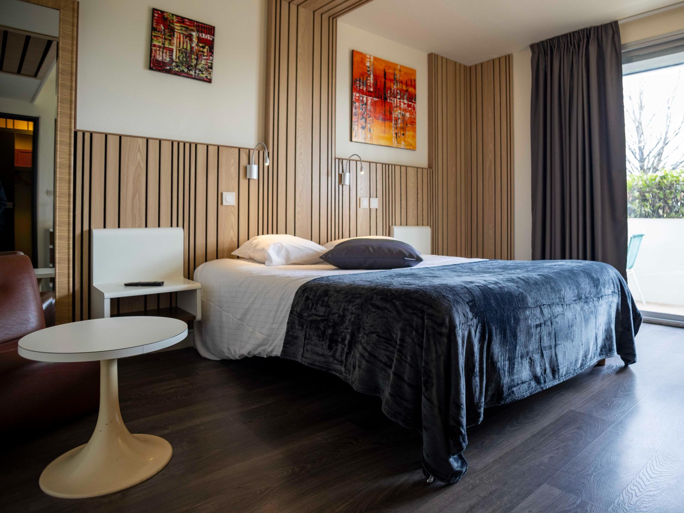 Logis Hôtel Domaine des Trois Pins