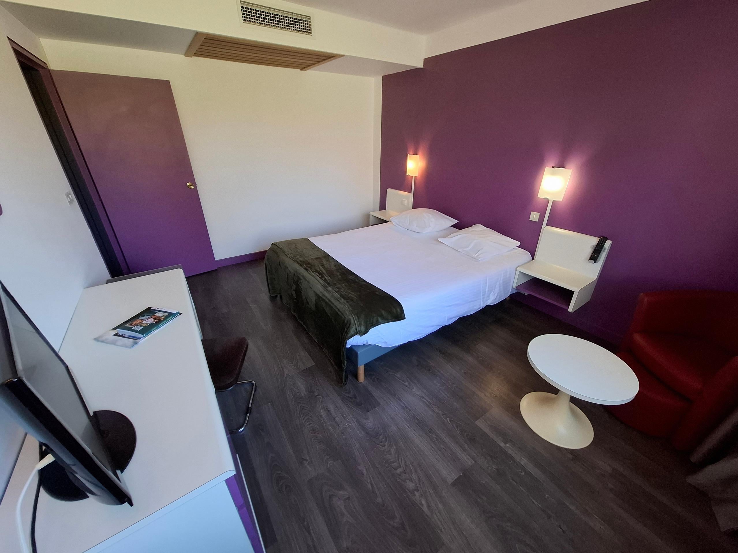 Logis Hôtel Domaine des Trois Pins