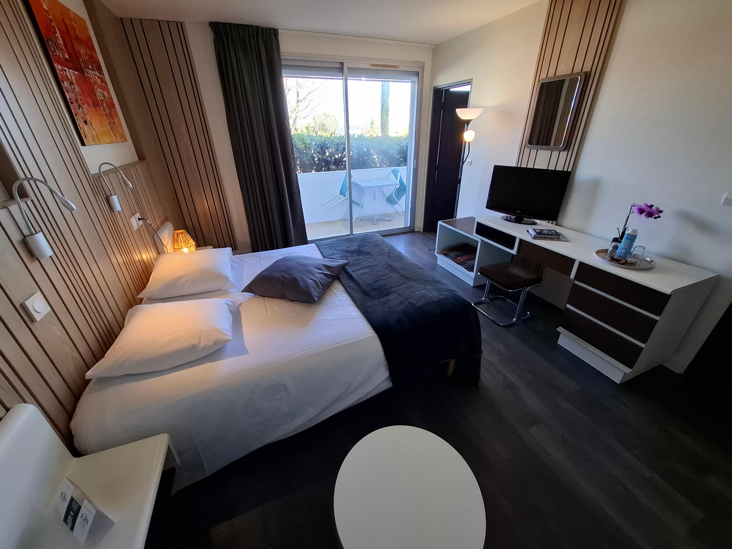 Logis Hôtel Domaine des Trois Pins