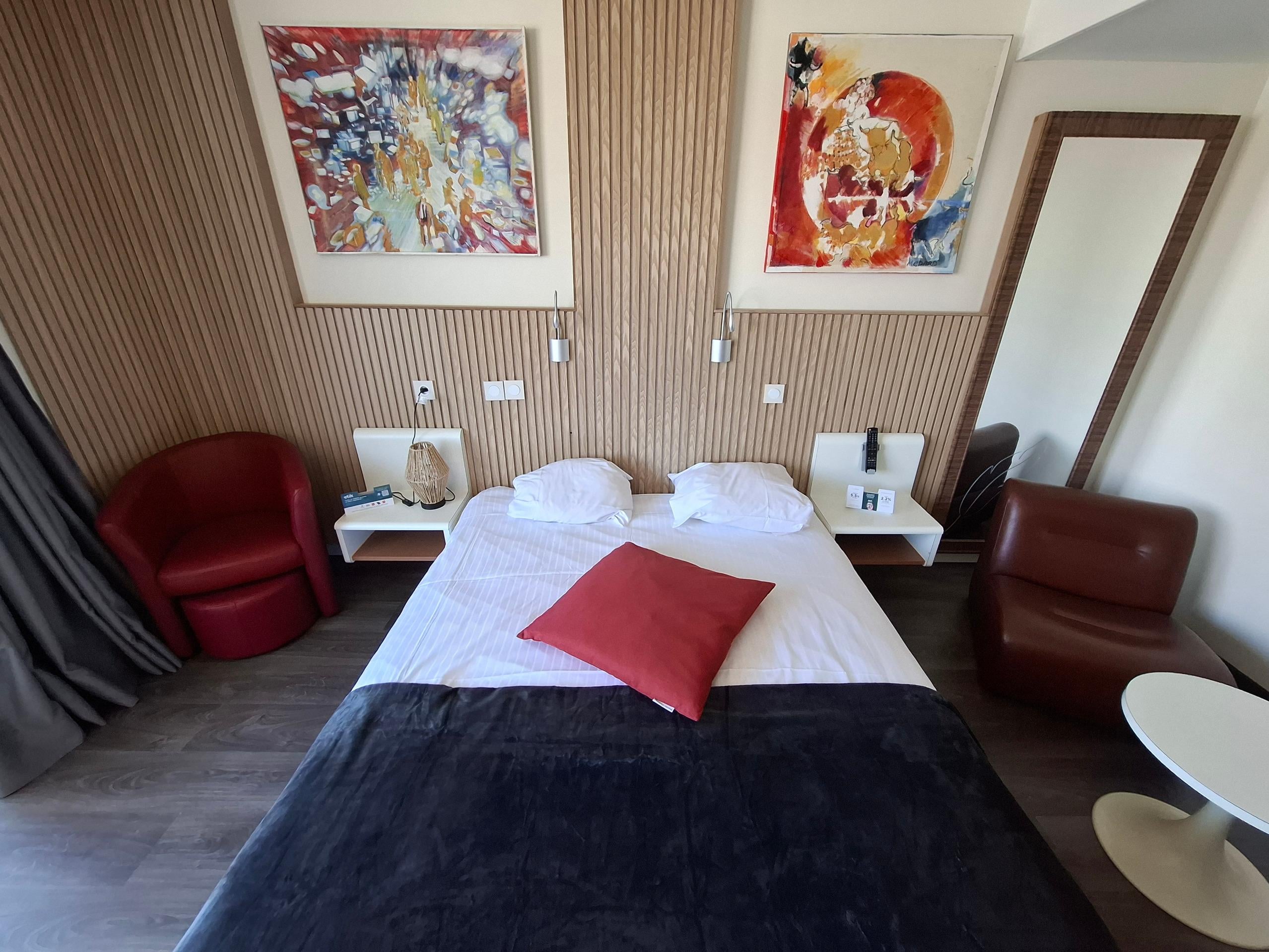 Logis Hôtel Domaine des Trois Pins